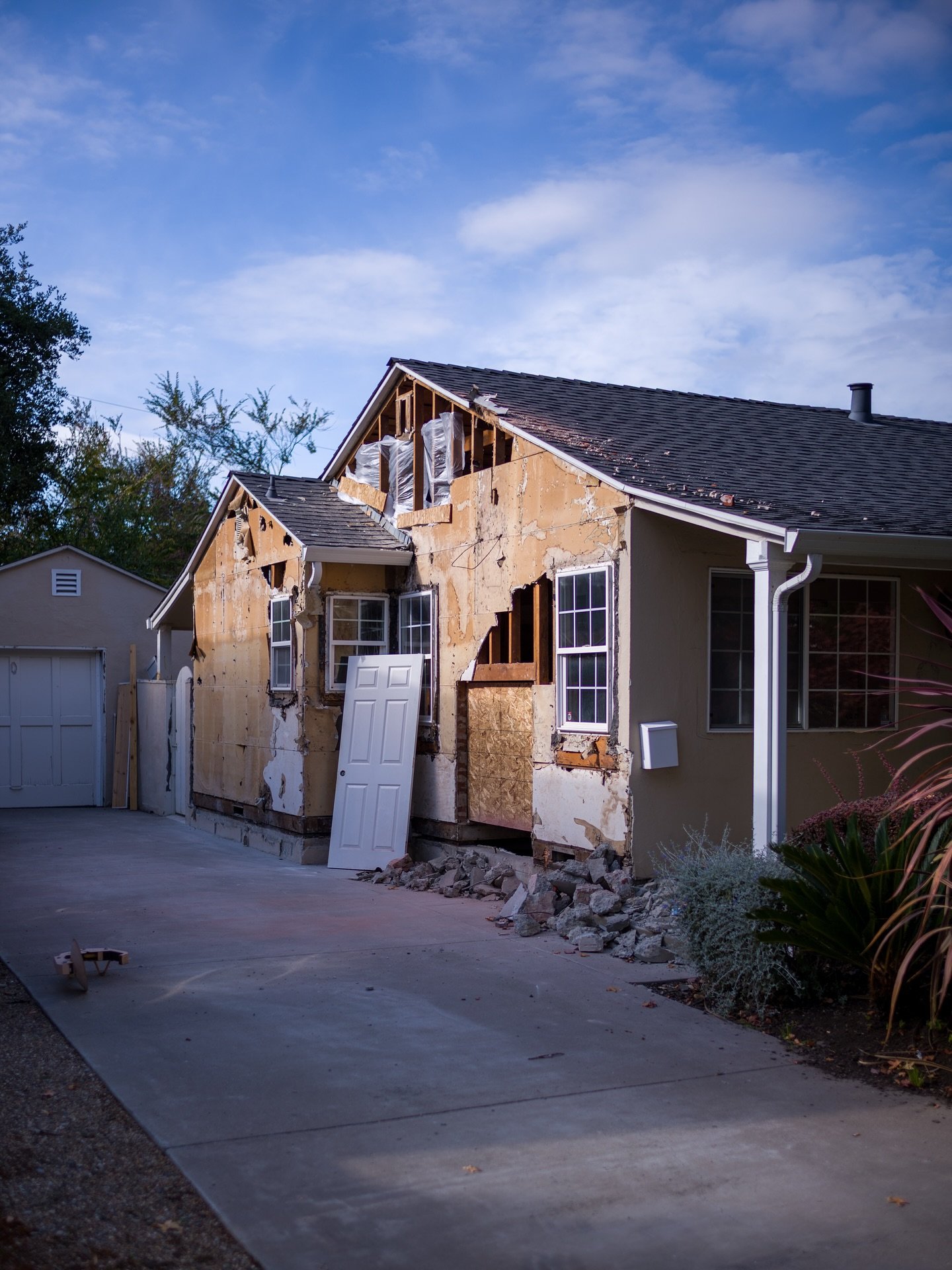 Deconstruction. #construction #deconstruction #demoday #residentialarchitect #sidewalk #photography #leica #m11 #leicam #summilux #demolition #fireplace #chimney #stucco #siding #lifeofanarchitect