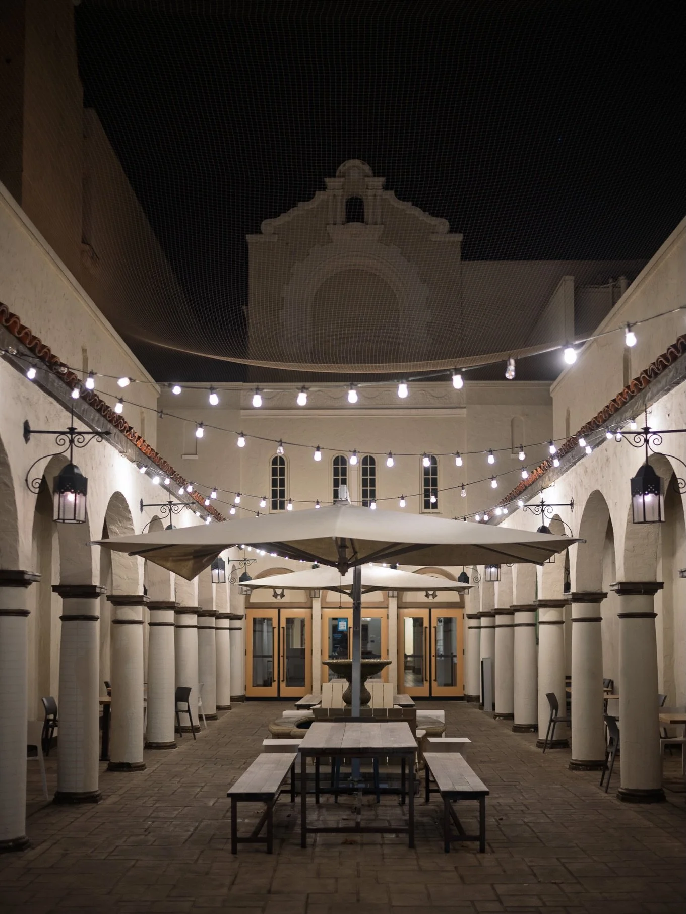 Once a theater, then a bookstore, co-working space, and now just a coffee shop remains. #varistytheatre #stanford #paloalto #leicam11 #bluebottle
