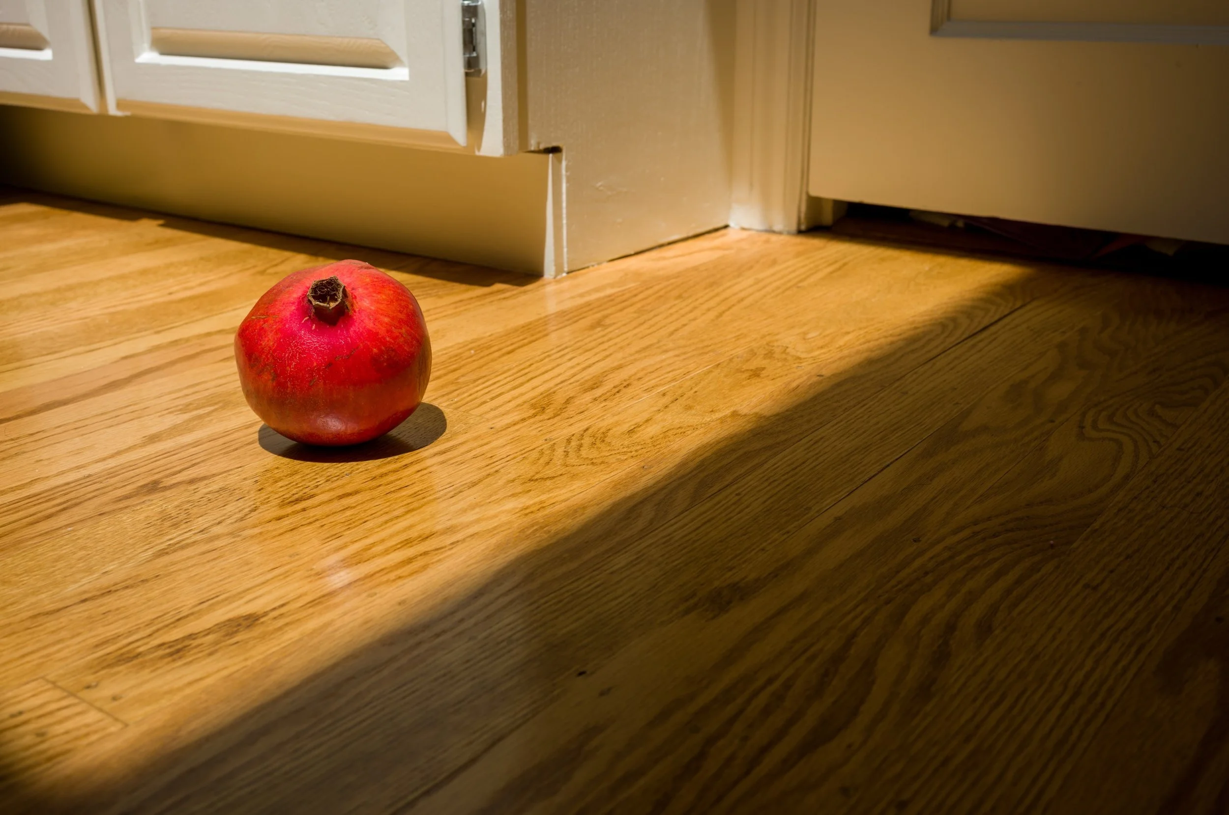 Pomegranate. #pomegranate #fruit #stilllife #leicam11 #summilux35