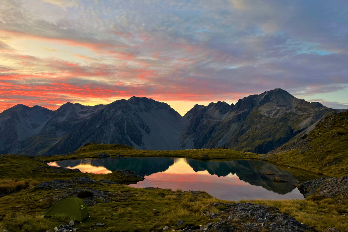 Hiking to Angelus Hut