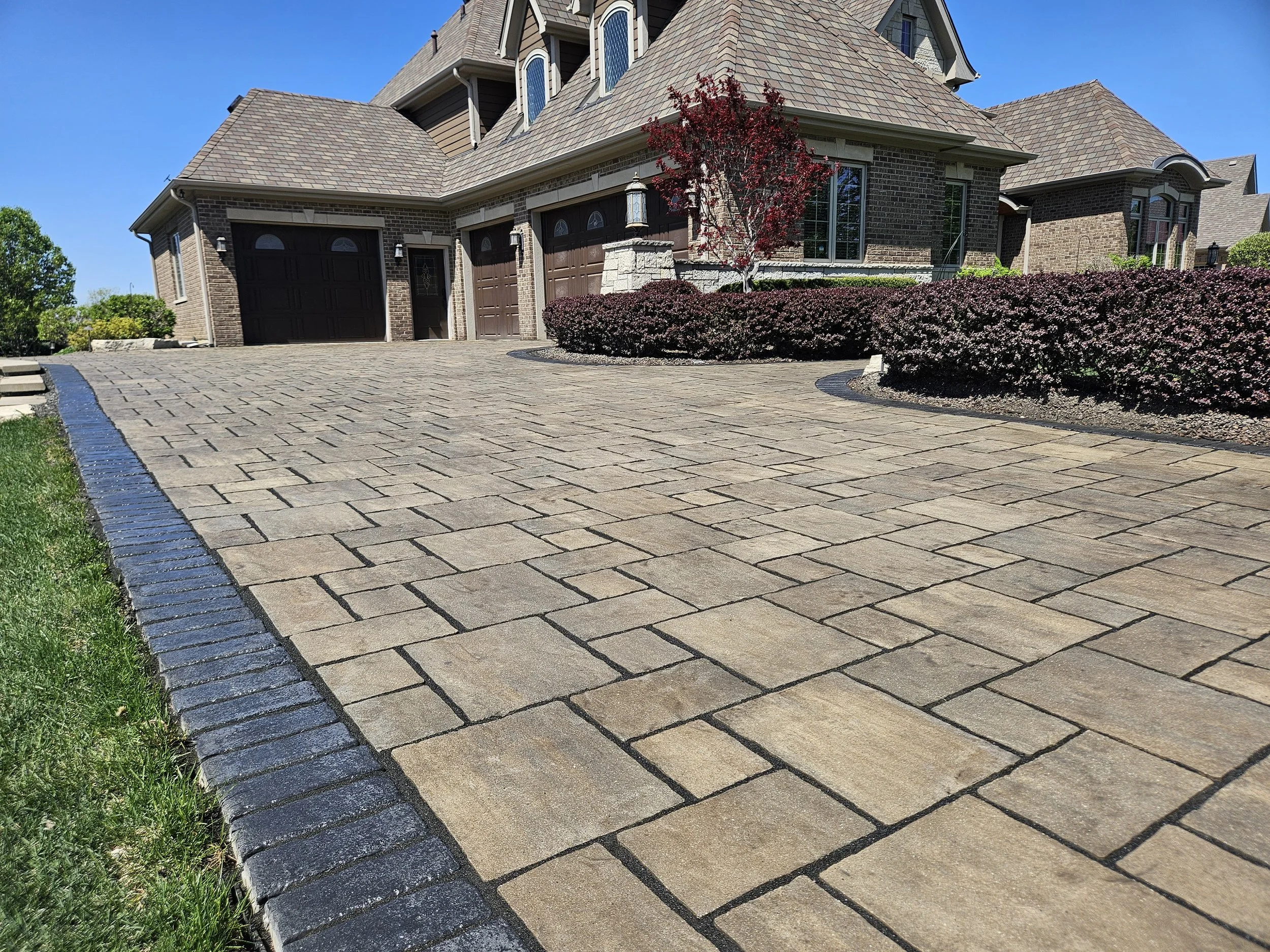 Brick paver driveway located in Frankfort Il