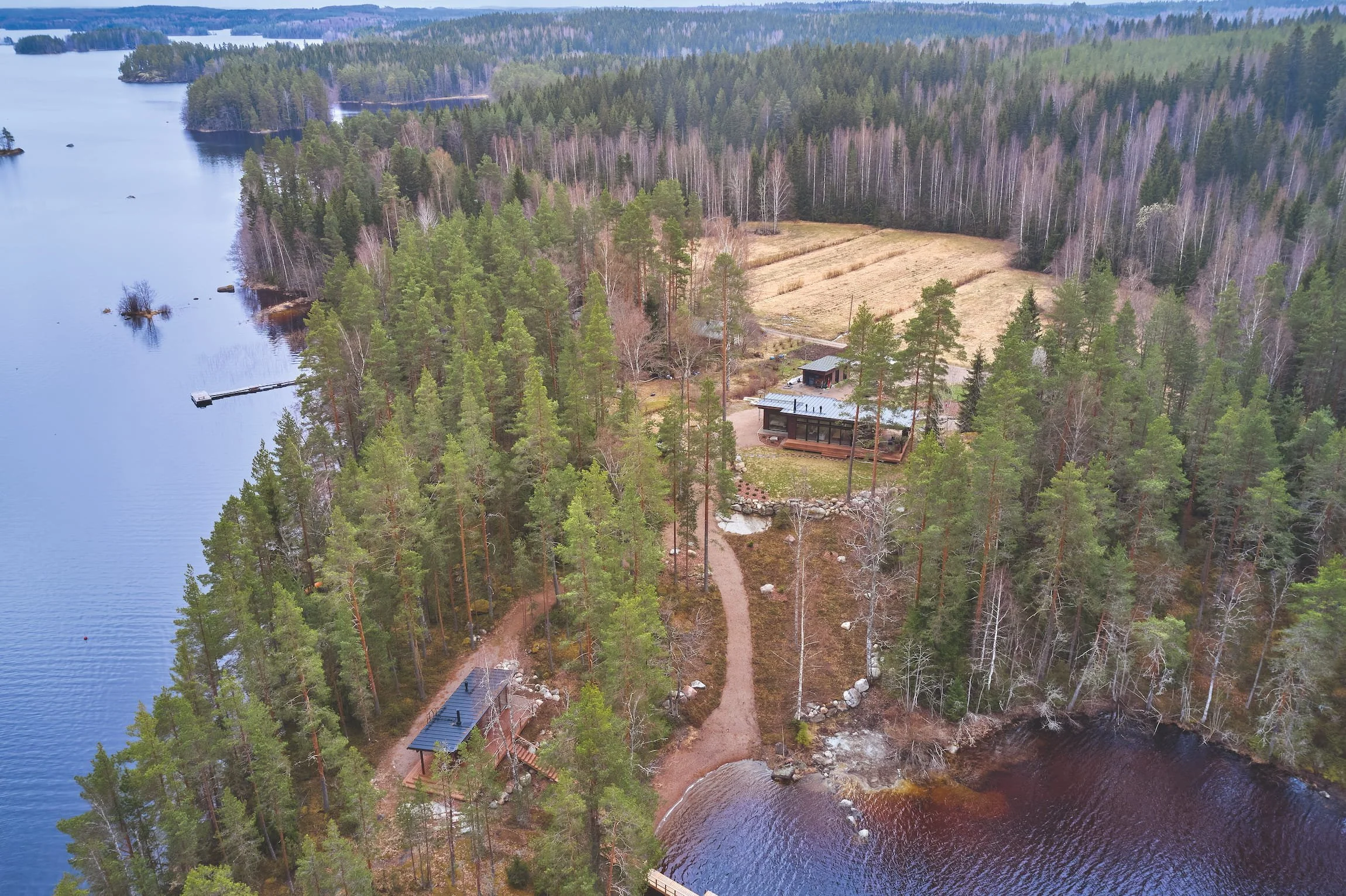 hirsihuvila-nasijarven-rannalla-lintuperspektiivista.jpg