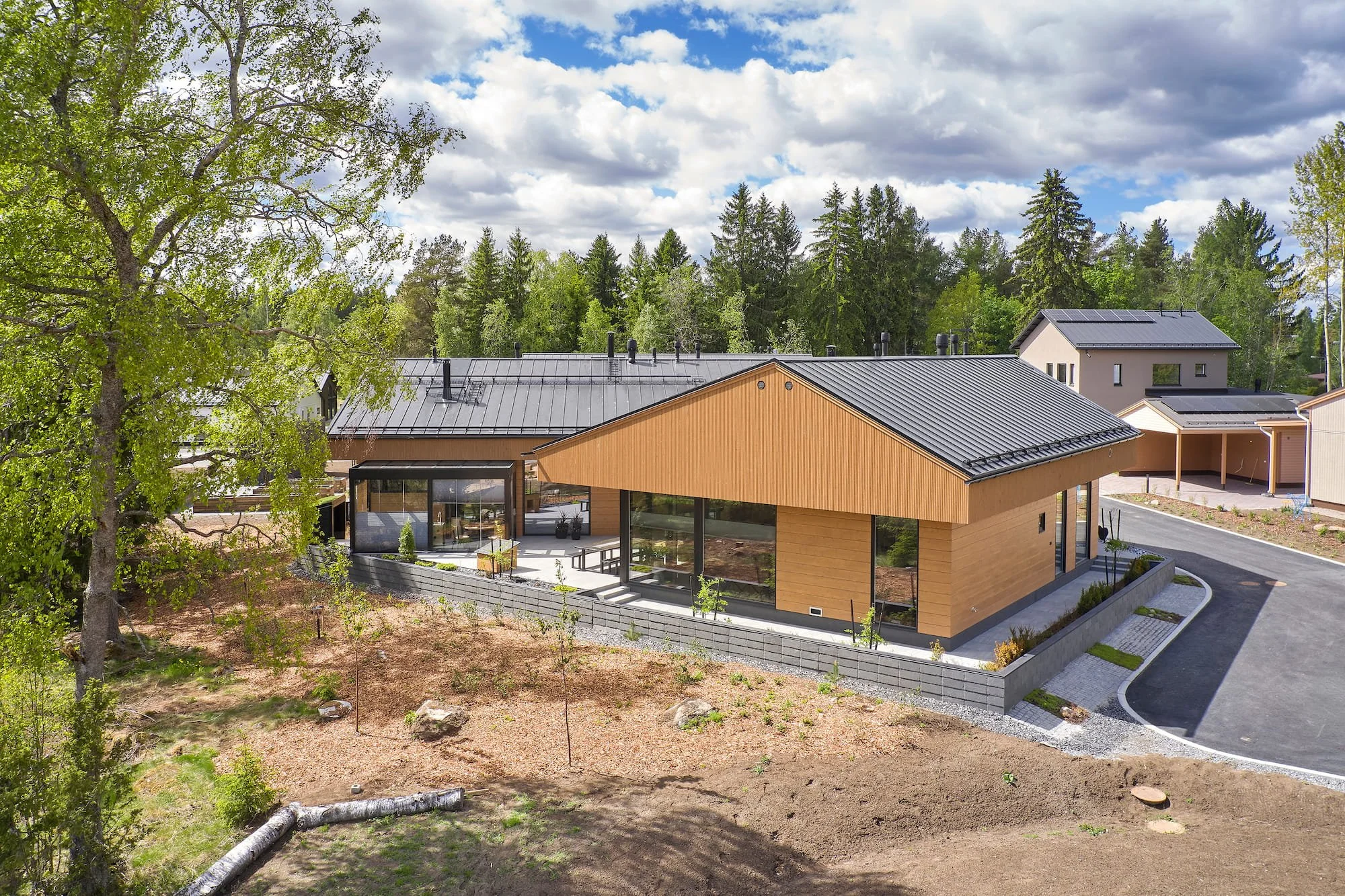 heart-shaped-log-house-villa-sydan-ollikainen.jpg