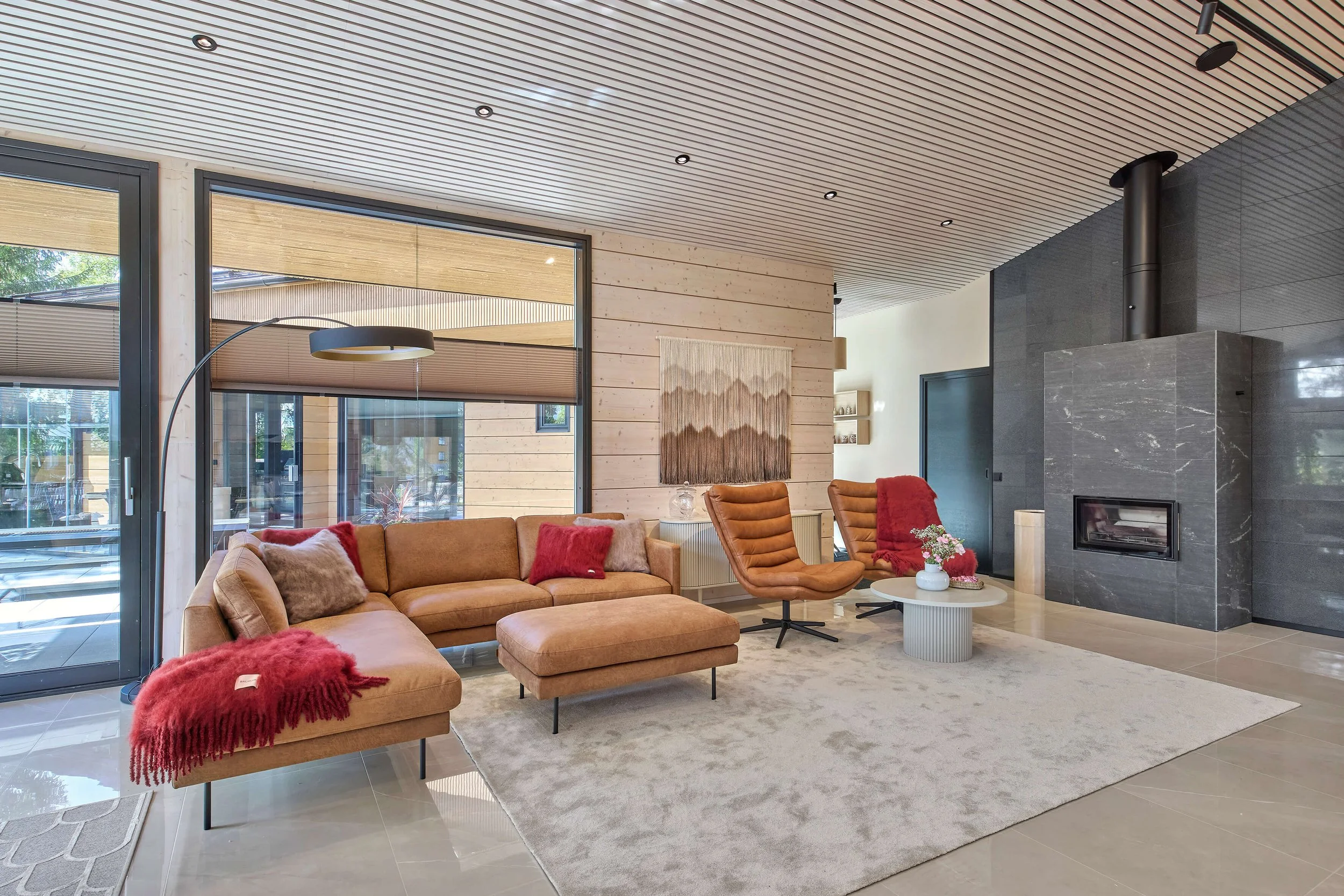 design-log-house-fireplace-living-room-villa-heart.jpg