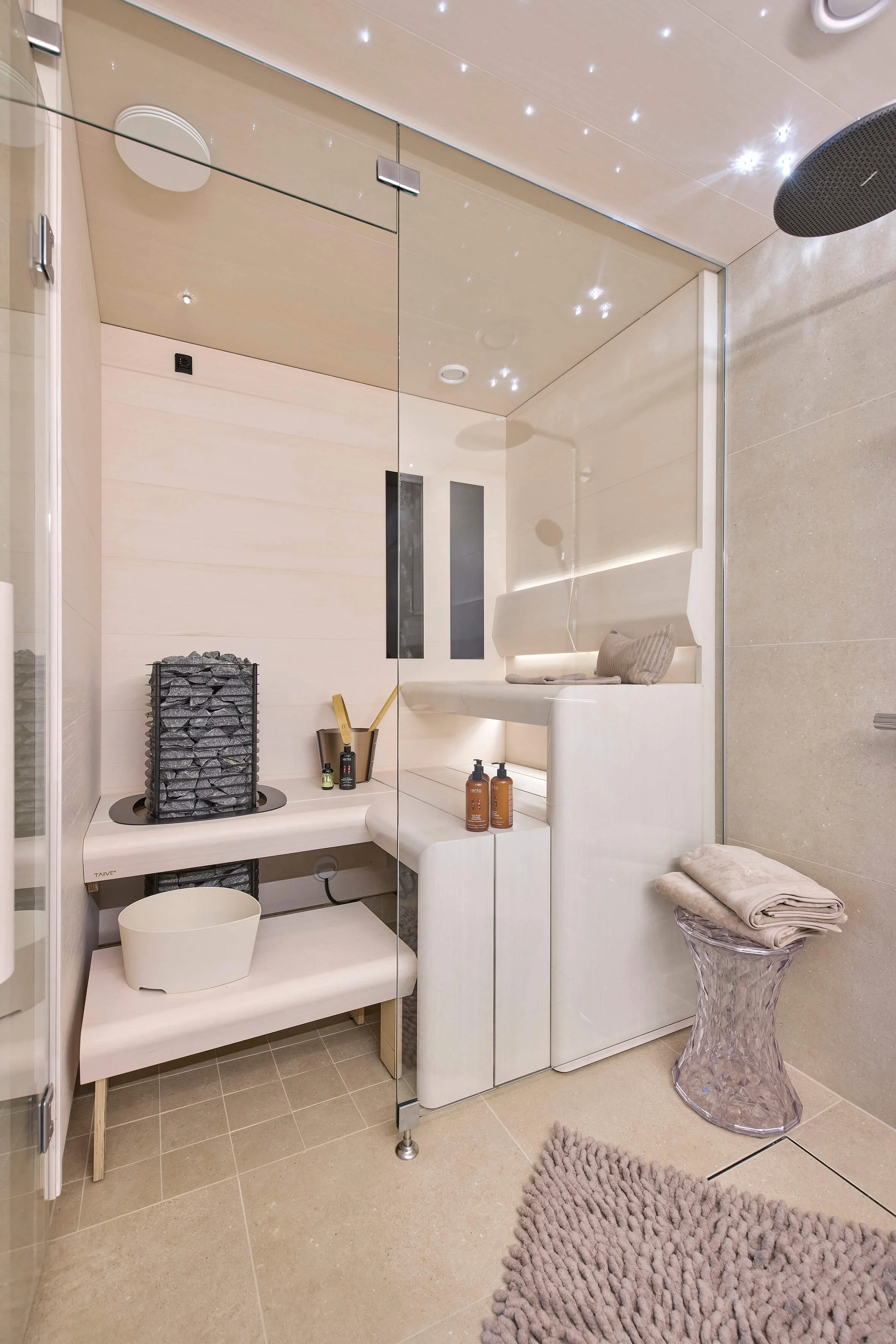 design-log-house-white-sauna-at-the-housing-fair.jpg
