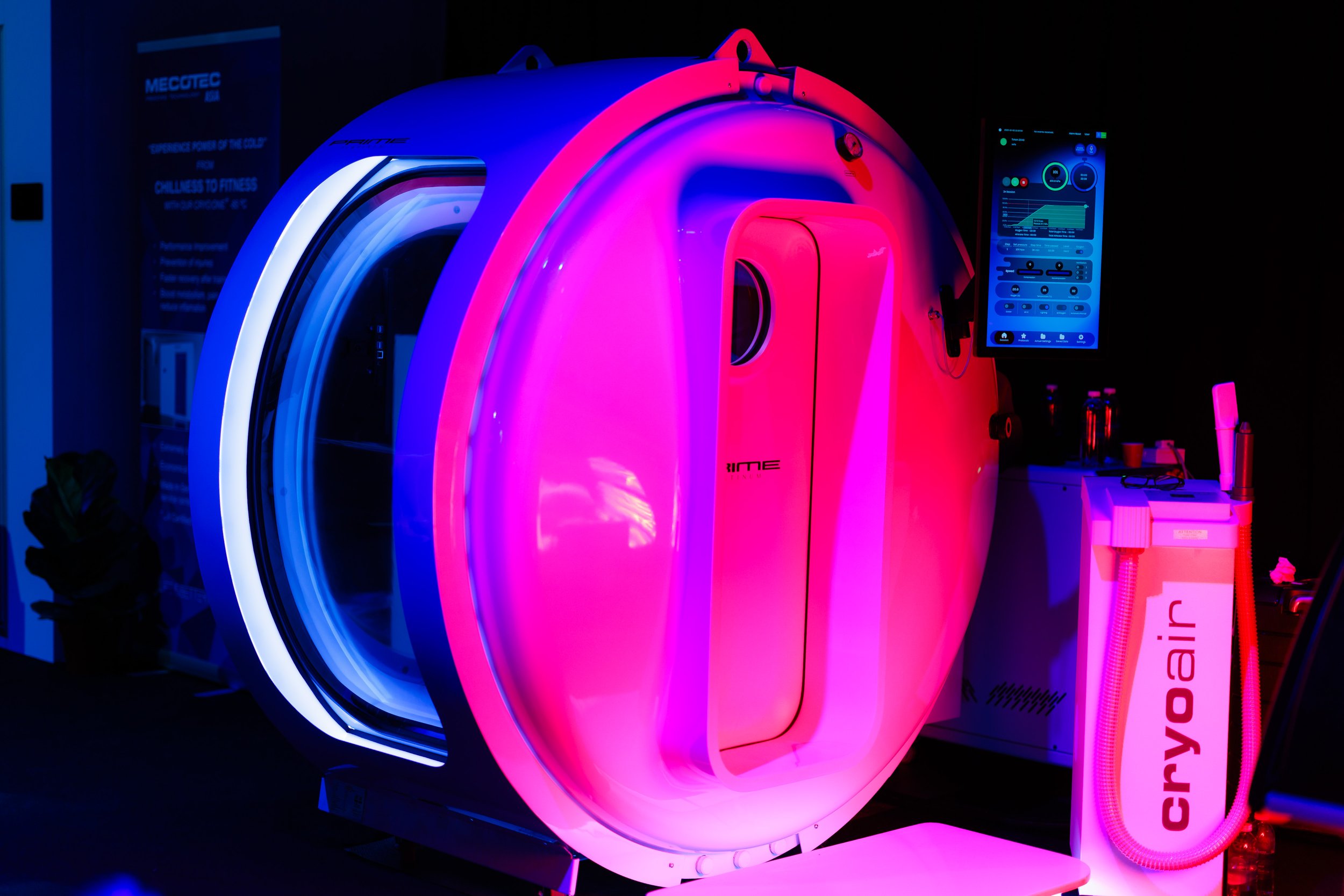 The Elyx HBOT ascends to 2.2 ATA for optimal oxygen saturation 