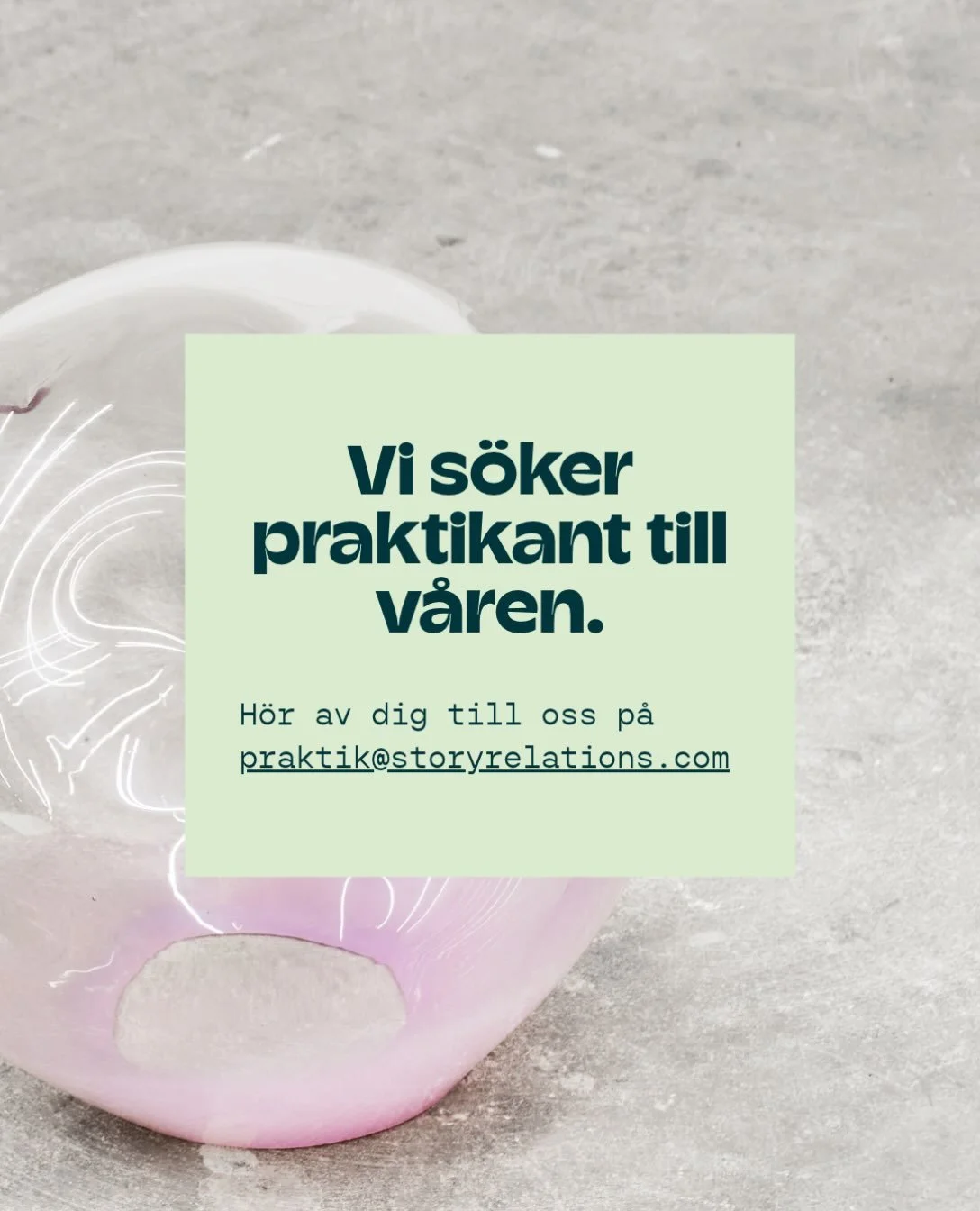 Vi letar efter en praktikant som &auml;r nyfiken p&aring; varf&ouml;r vissa ber&auml;ttelser fastnar, och som vill l&auml;ra sig hur man f&aring;r det att h&auml;nda.

Du jobbar n&auml;ra oss i riktiga kunduppdrag och f&aring;r prova p&aring; det mes