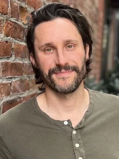 Portrait of Collin Leydon – Psychotherapist at Dr. Kull & Associates