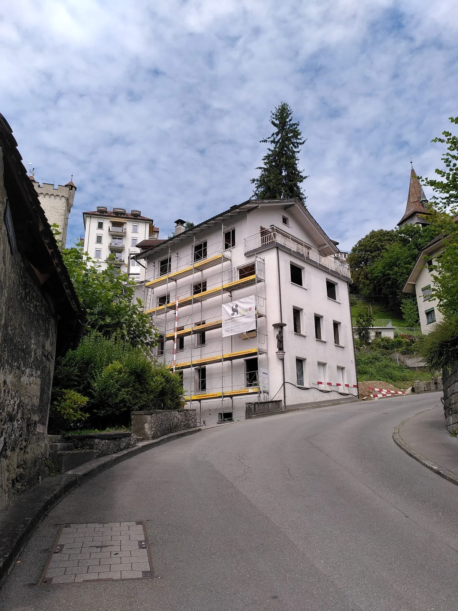 Ein schönes älteres renoviertes Haus, wo die Shiatsu Praxis ist.