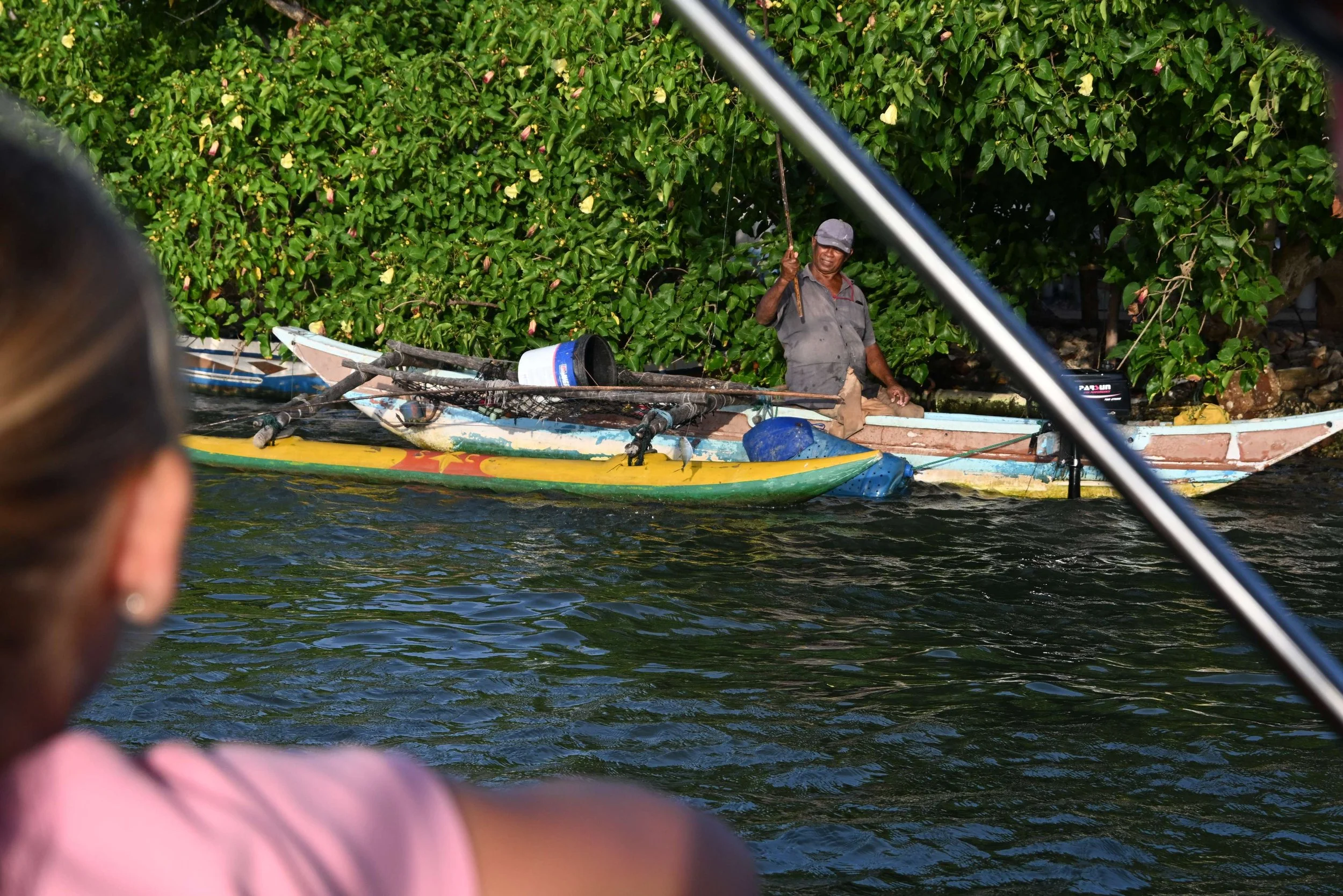 Visser op het Dutch Canal in de lagune van Negombo, Sri Lanka