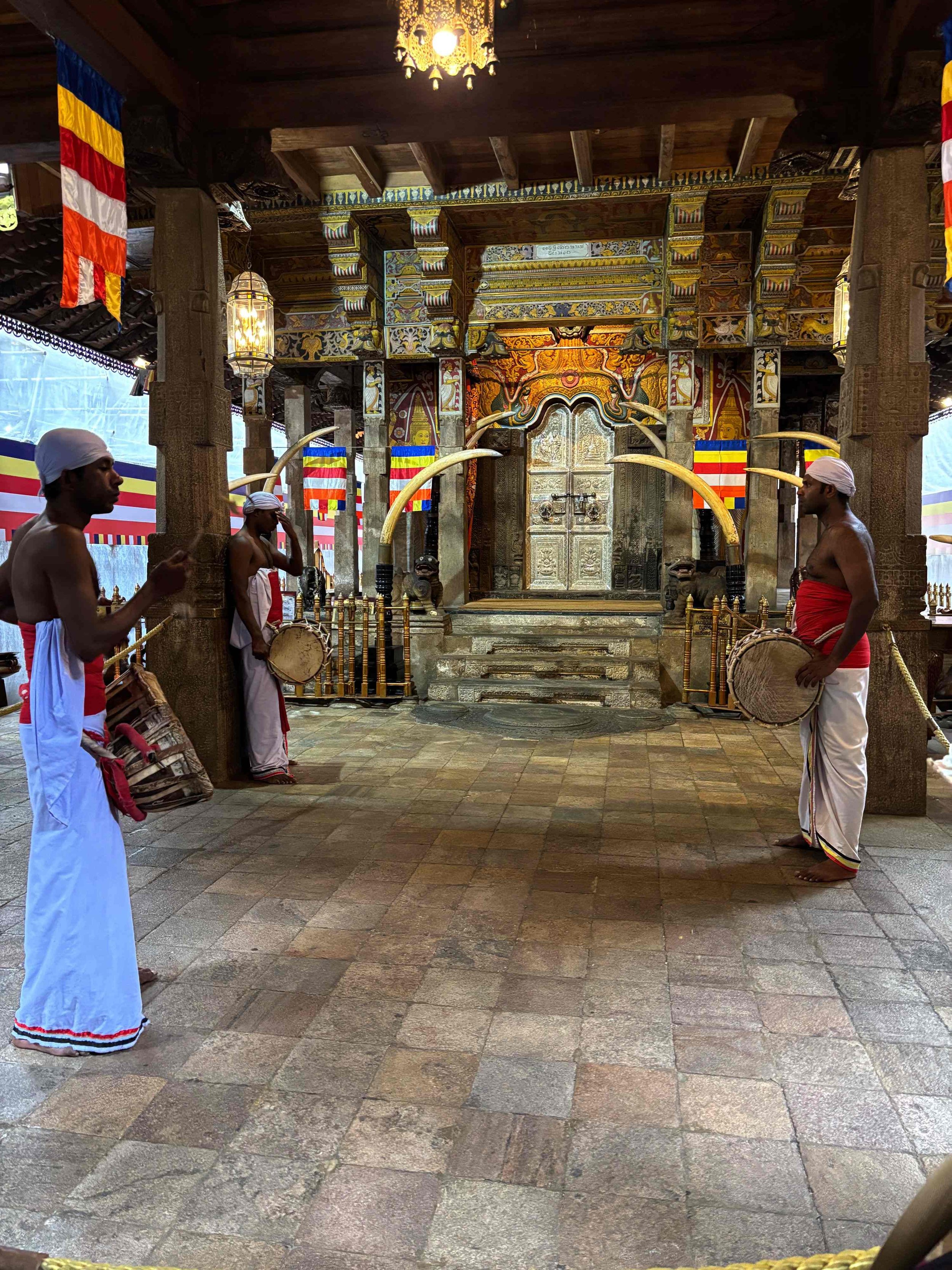 De Tempel van de Tand (Temple of the Sacred Tooth Relic) in Kandy