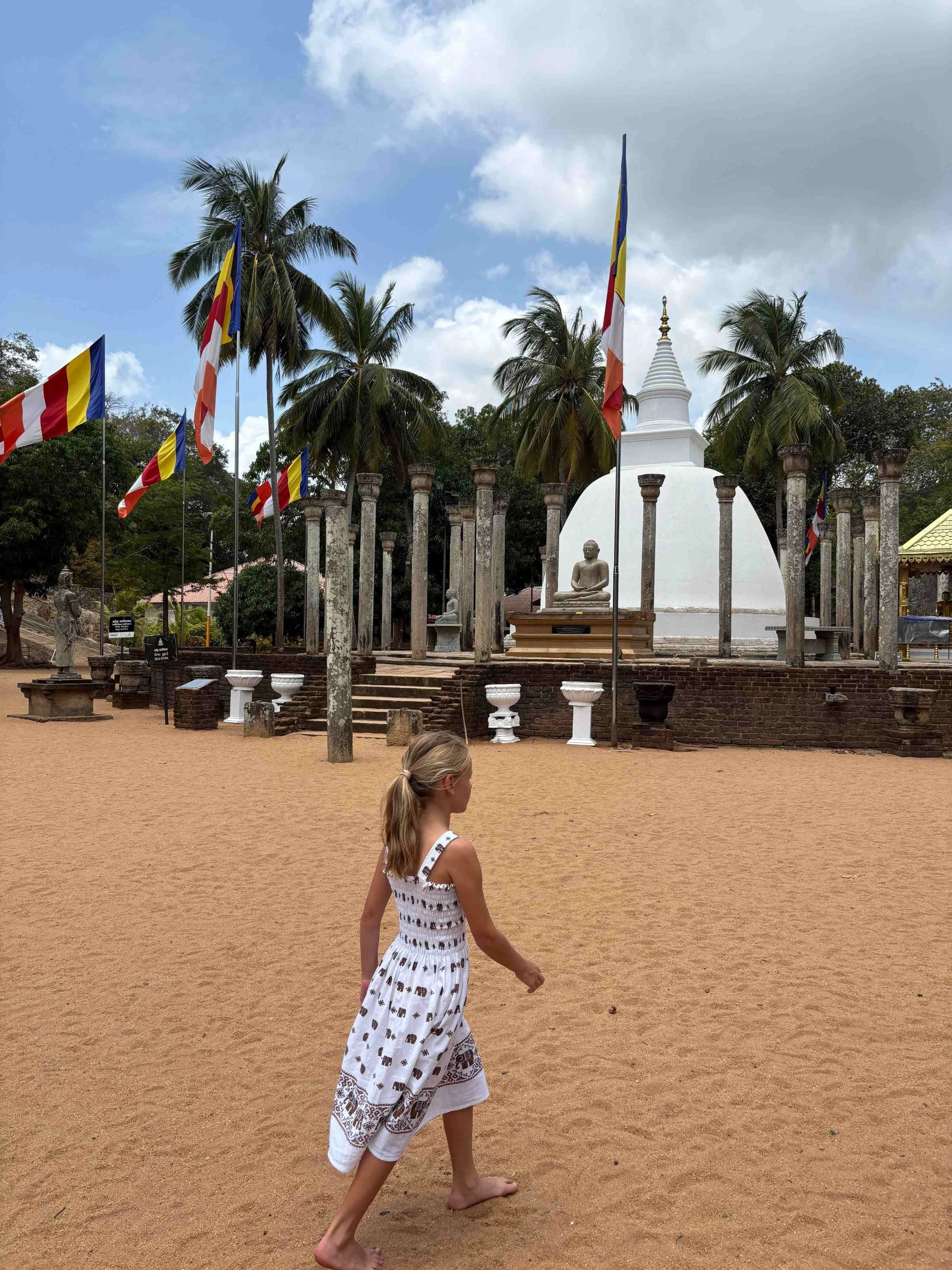 De tempelberg van Mihintale, een belangrijke pelgrimsplaats in Sri Lanka
