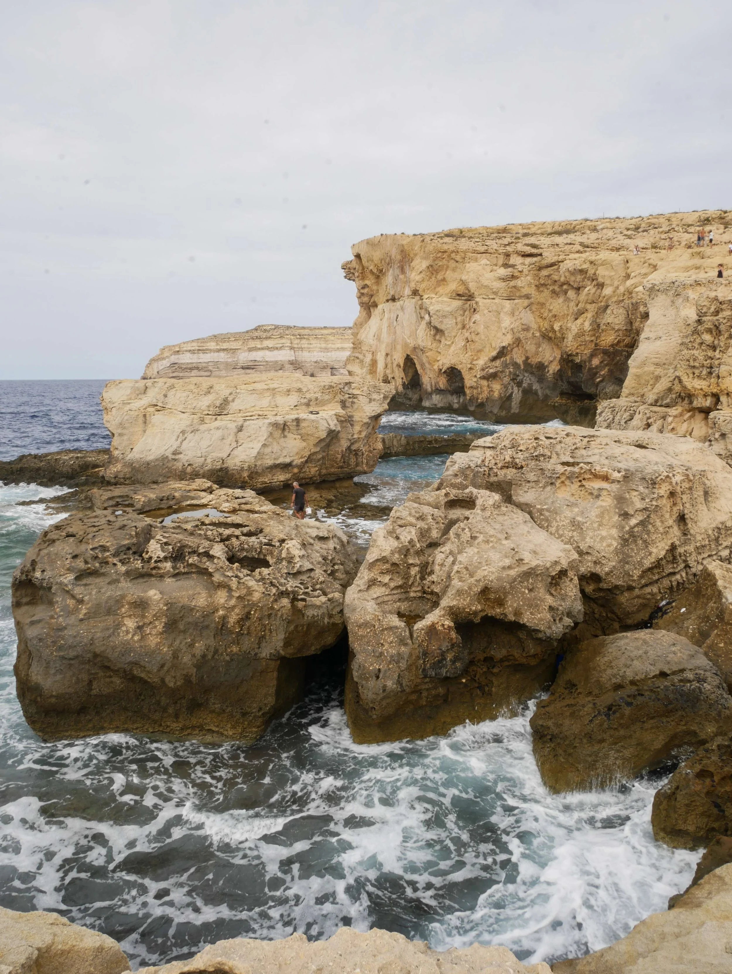 Malta - Dwerja Bay2.jpg