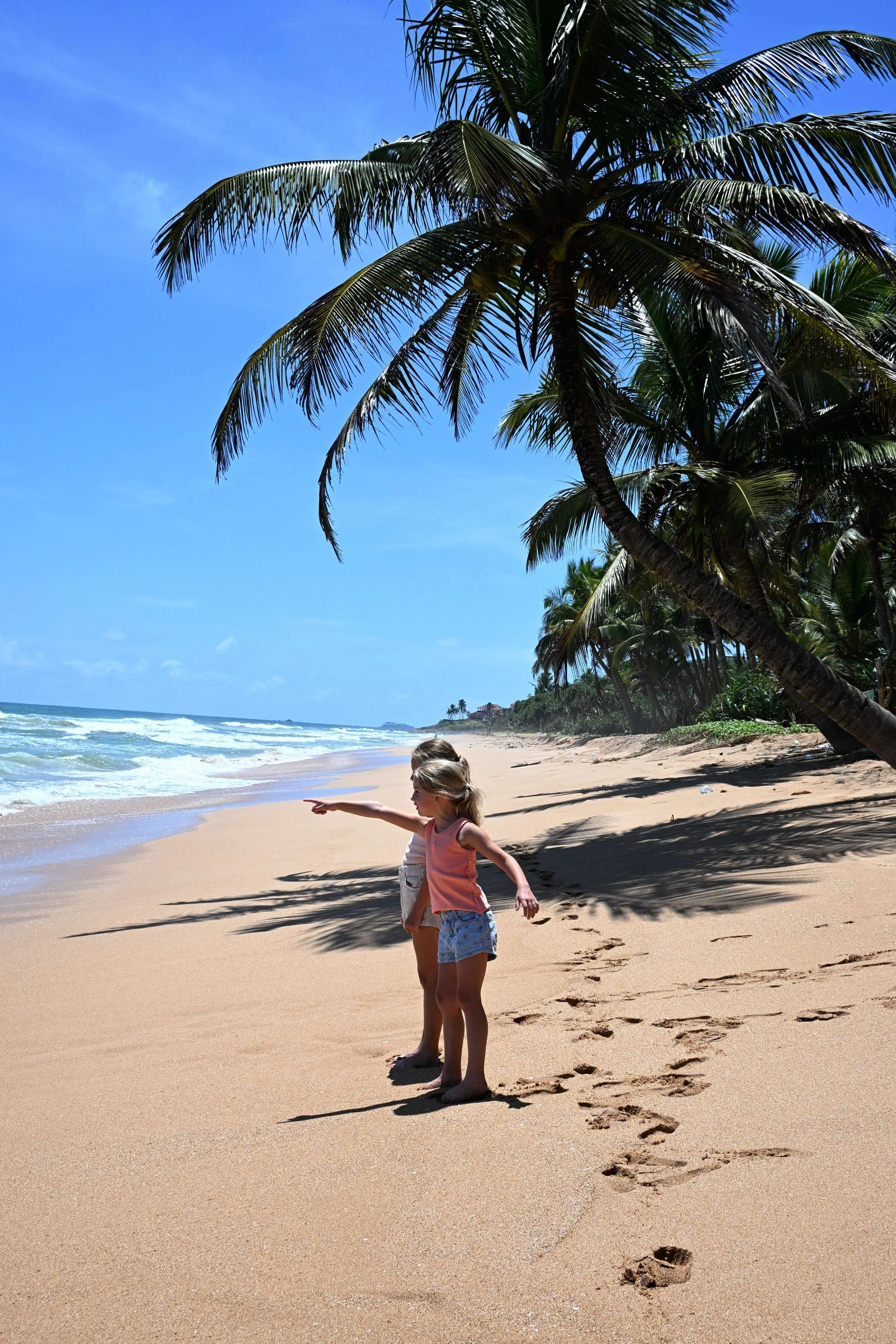 Kustlijn bij Induruwa aan de zuidkust van Sri Lanka