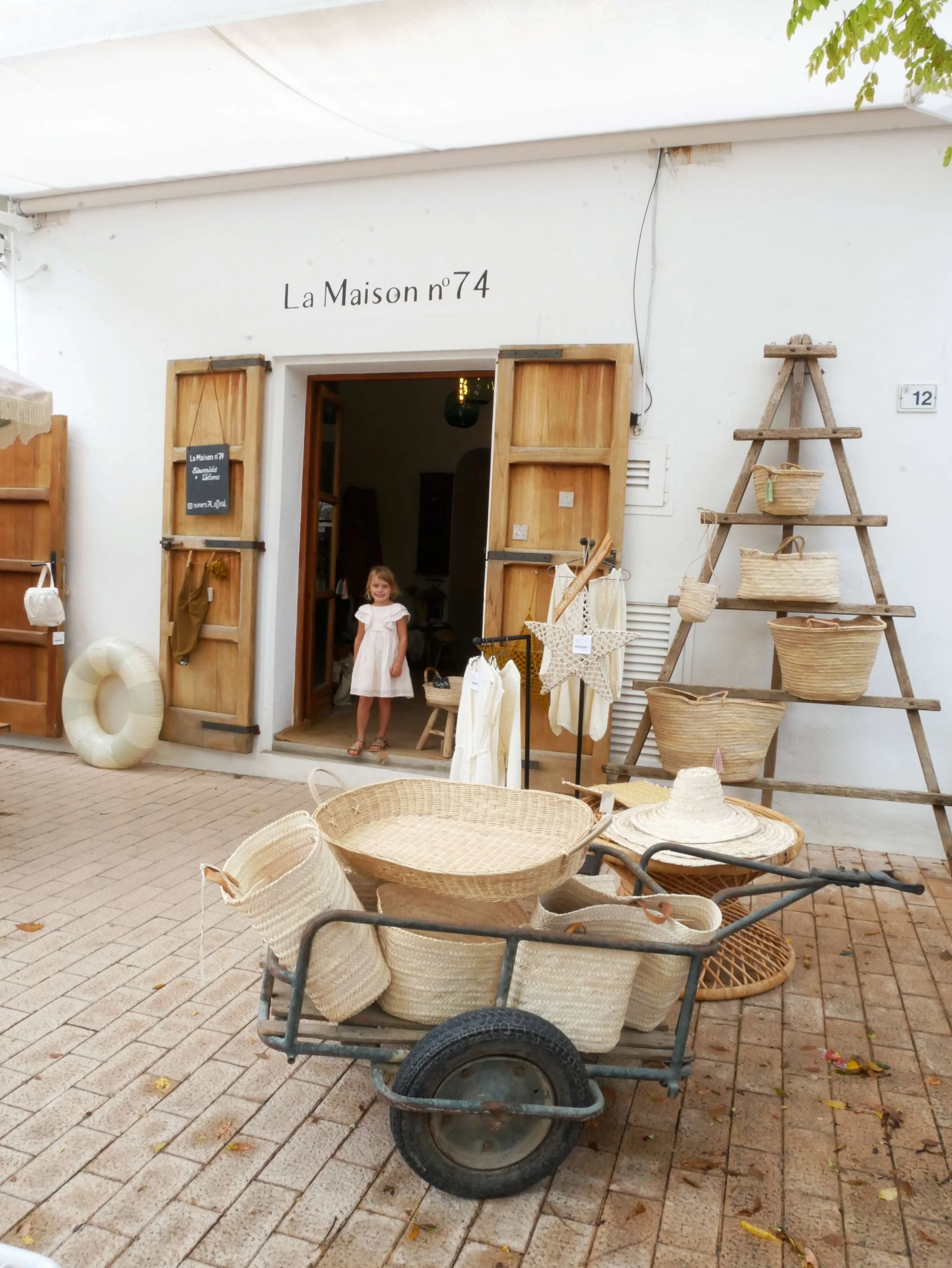 Winkeltjes in het dorpje Santa Gertrudis de Fruitera, Ibiza
