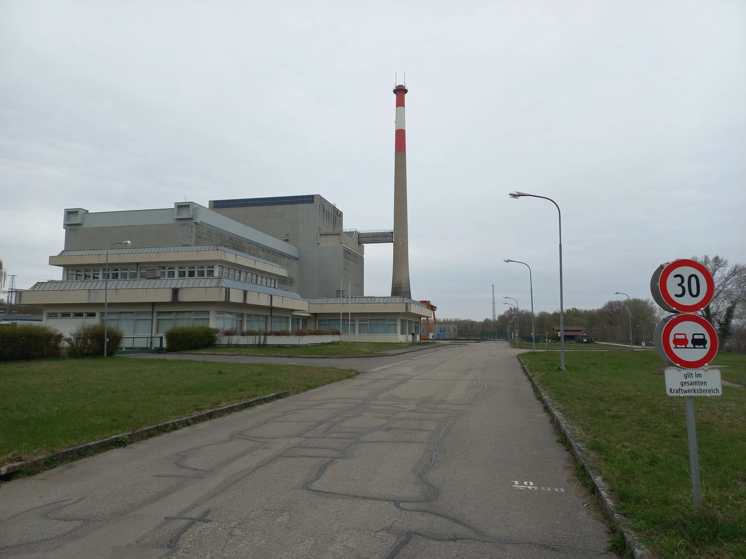 The Days And Years After - über das AKW Zwentendorf