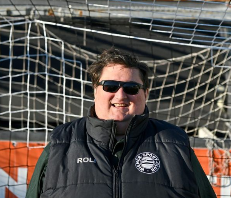 Legende: Stadionsprecher Roland “Roli” Spöttling