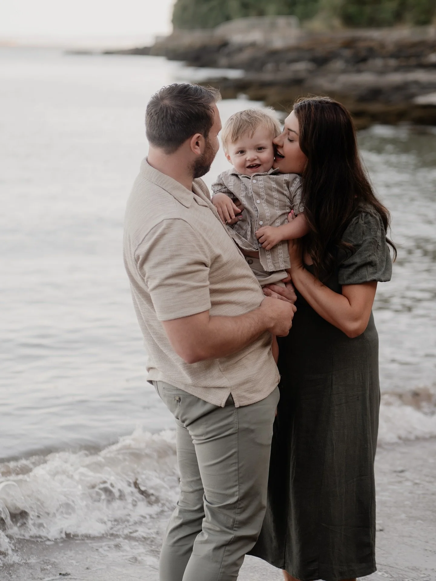 Golden evenings and tiny toes in the sand 🌊✨

A few weeks ago I had the loveliest session with Lucy and her gorgeous family at Jackson&rsquo;s Bay. We kept things simple, just a walk by the sea, a bit of splashing, and lots of cuddles (and a few che