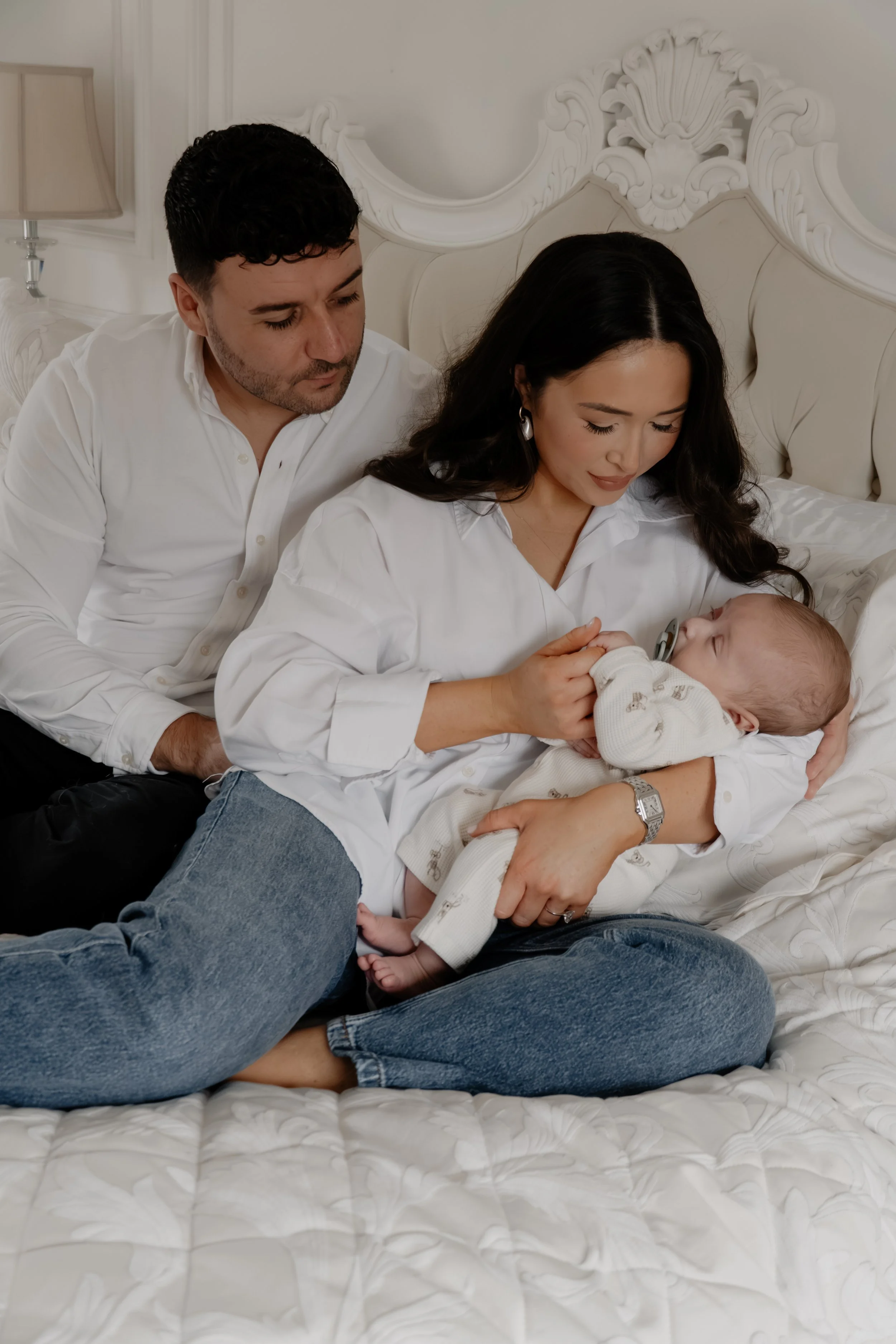 A Calm and Natural Newborn Storytelling Session at Home