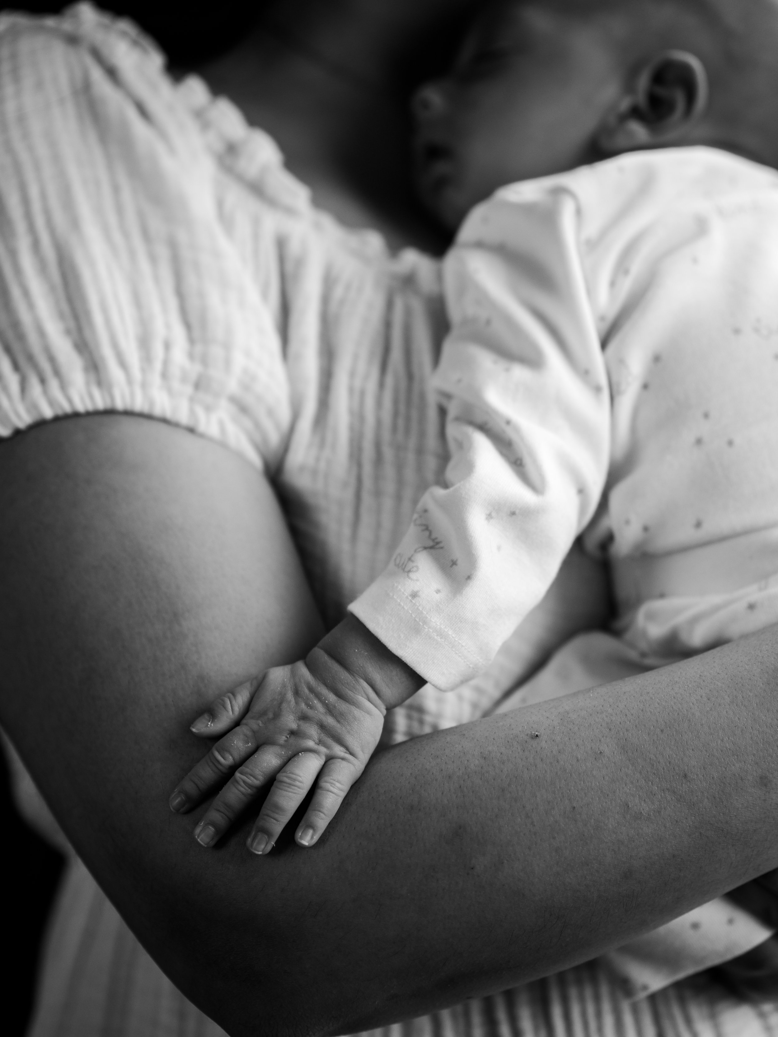 A Gentle Guide to Newborn Photography: Capturing the Beauty of the Early Days