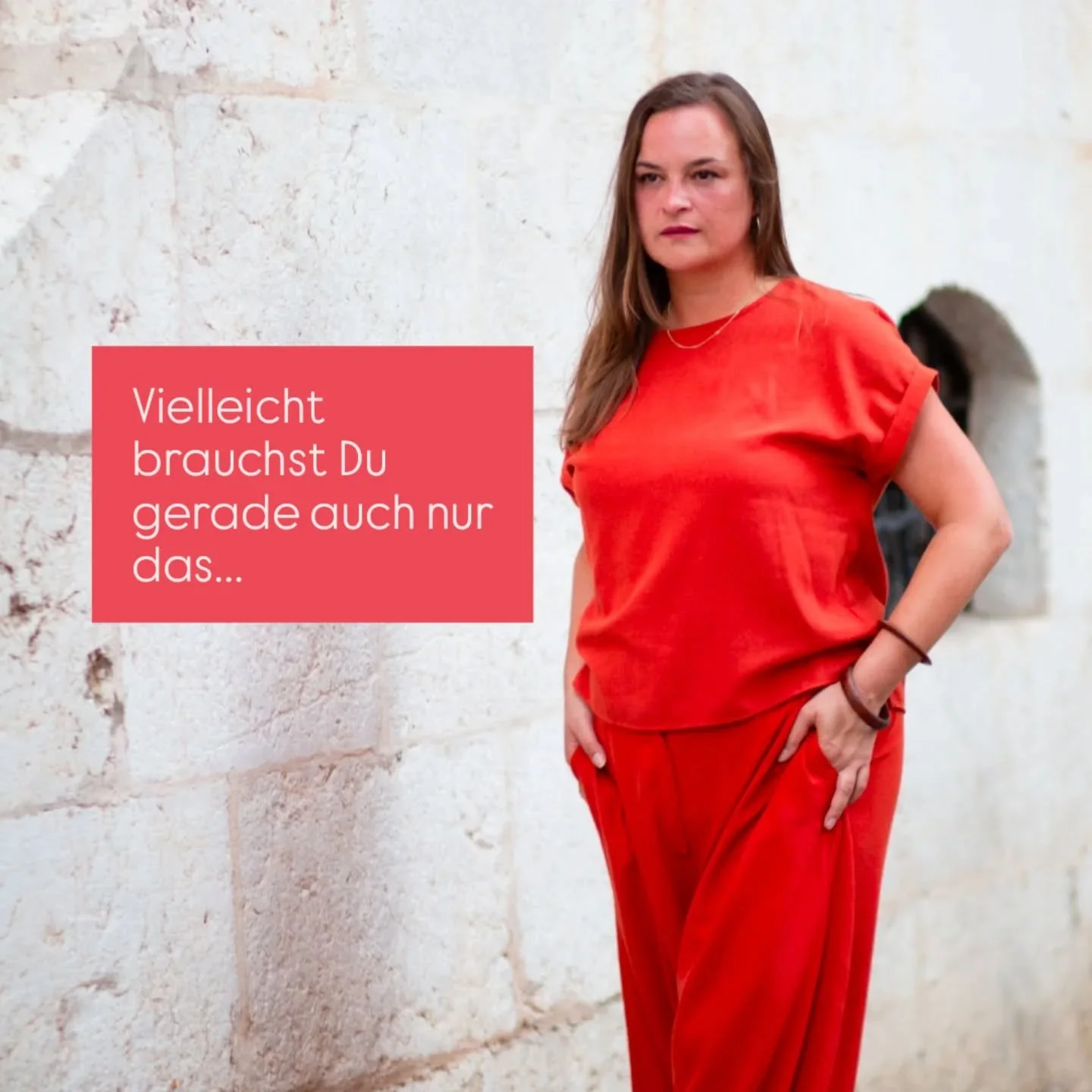 Und manchmal darf es die Pausetaste sein.
Es mal nicht weiter, kreativer, expansiver werden zu lassen...Du bist nicht kaputt und Du verlierst Dich auch nicht.

Es ist ein Dazwischen und dieser Post soll Dich erinnern, dass auch hier Wachstum, Energie