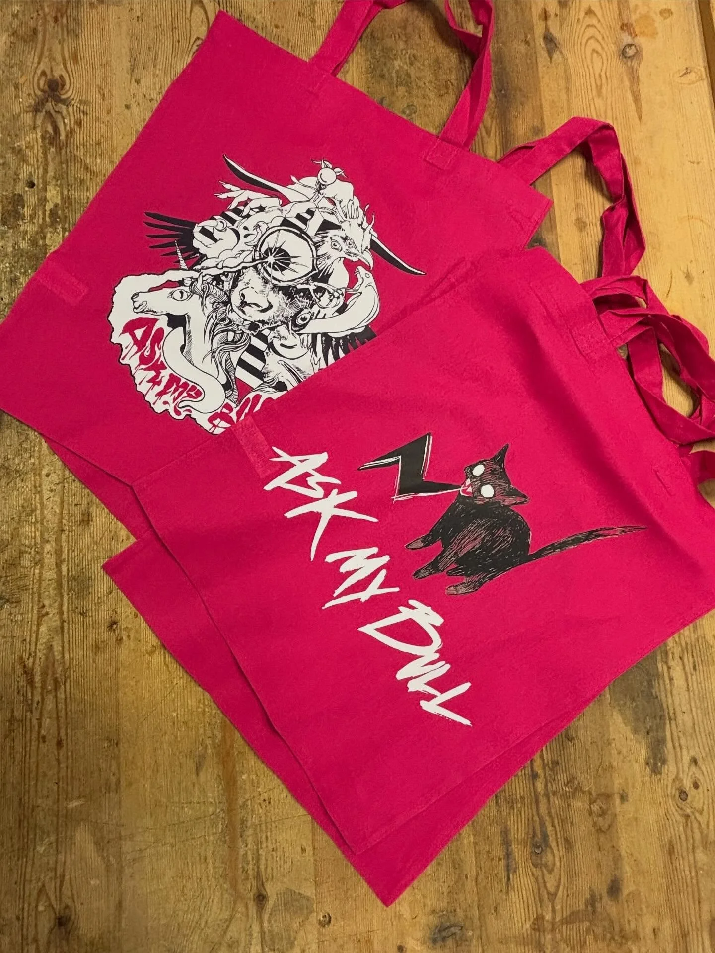 Some vibrant pink tote bags from @askmybull &lsquo;s recent merch drop. 

They always have such good designs and we love our bright colours here 🕶️

#dtf #manchester #printdare #dtfheattransfer #manchestermerch #manchestermerchandise #branddesign #m