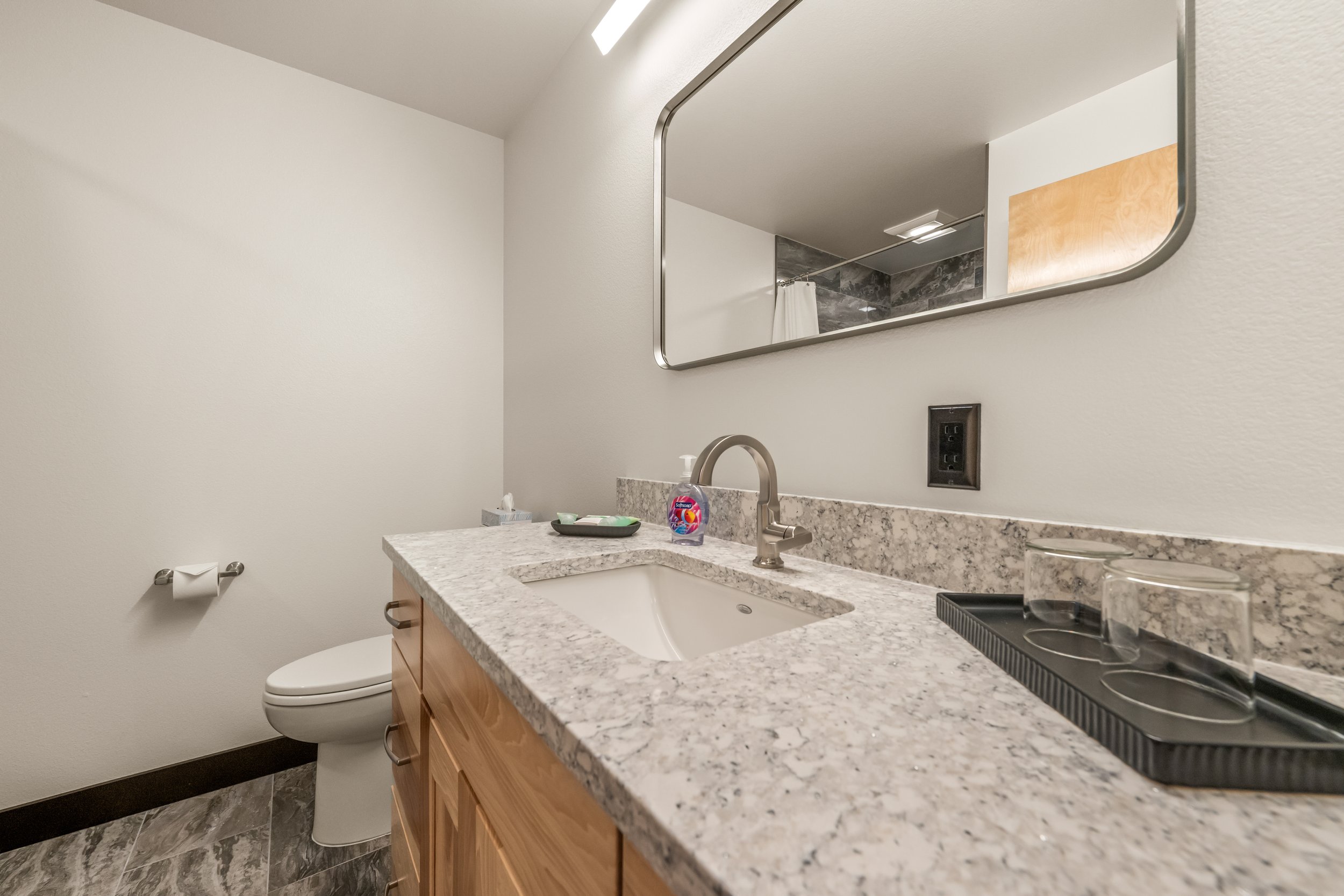 The Orion - Bathroom2.JPG