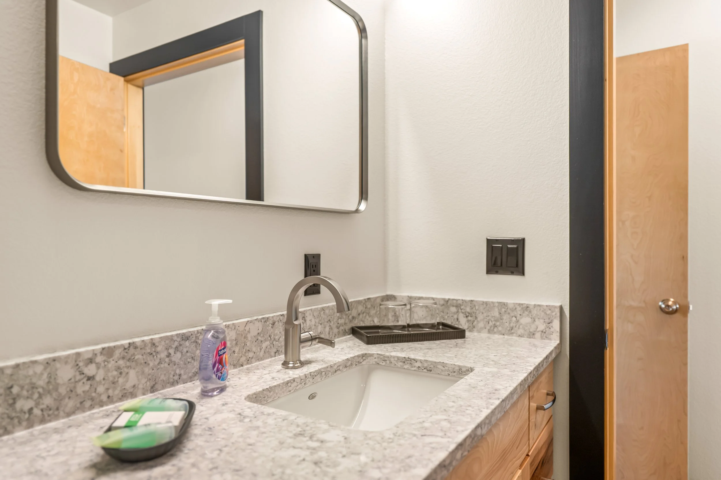 The Orion - Bathroom3.JPG