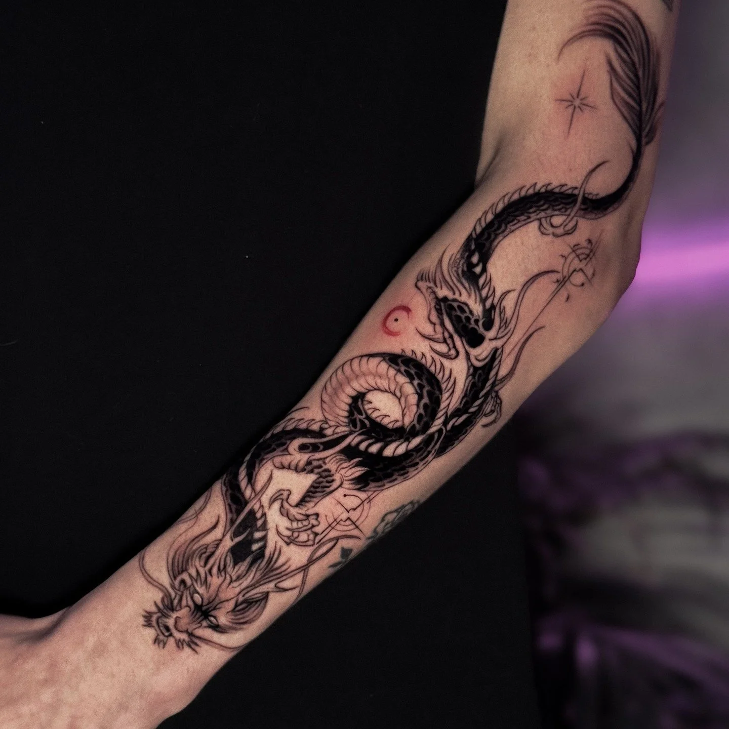 Ink of the East🈲 

#finelinetattoo #dragontattoo #tattooart #inked #tattooartist #tattoolife #tattooinspiration #bodyart #inkmaster #dragon