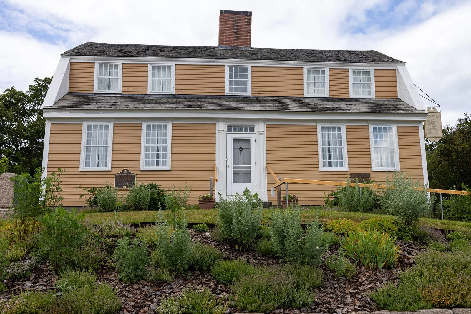 Expert historic window restoration for distinguished Northern homes. A refined alternative to full replacement, preserving original craftsmanship and architectural integrity. Trusted by landmark properties, including the Burnham Tavern.