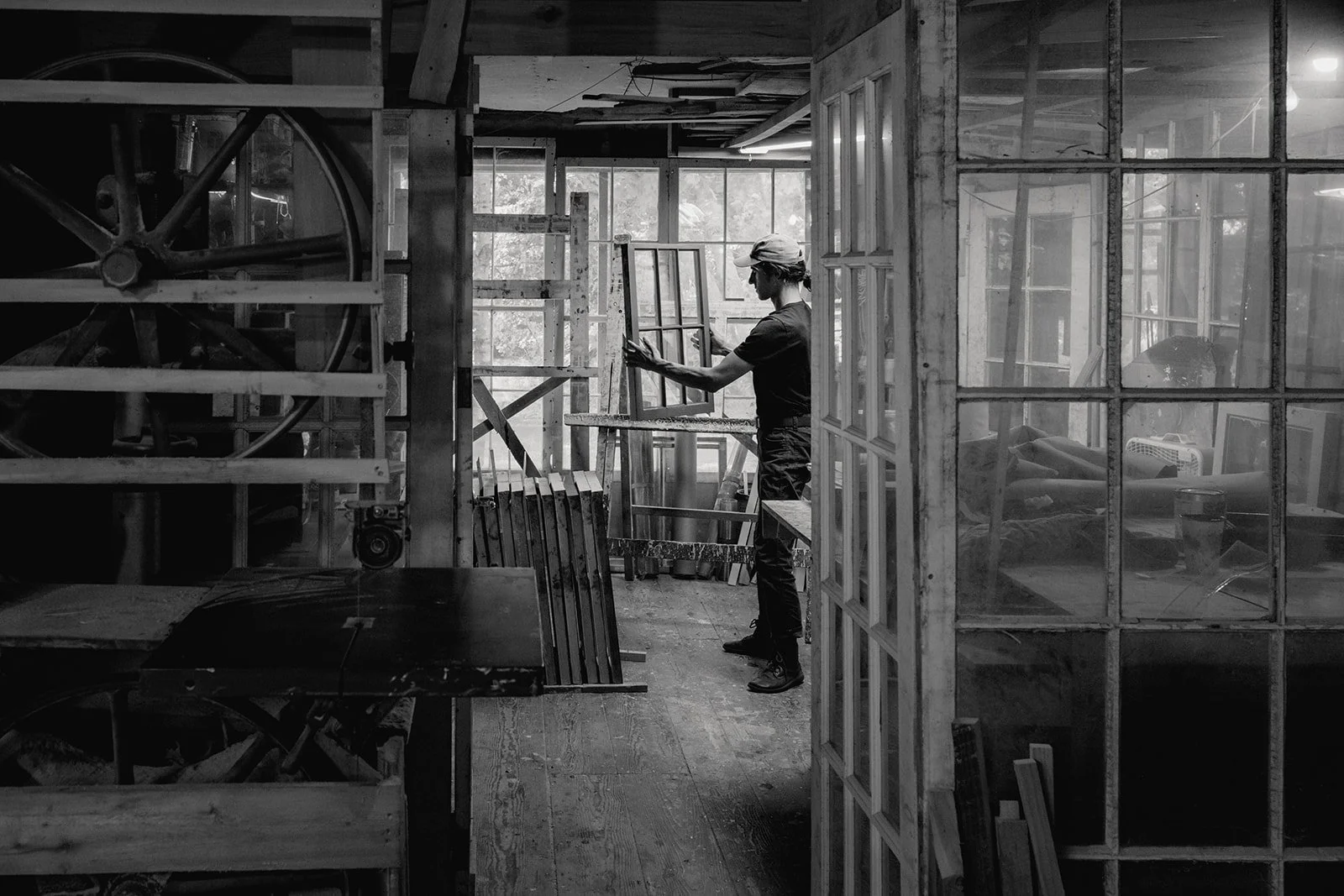 Expert historic window restoration for distinguished Northern homes. A refined alternative to full replacement, preserving original craftsmanship and architectural integrity. Trusted by landmark properties, including the Burnham Tavern.