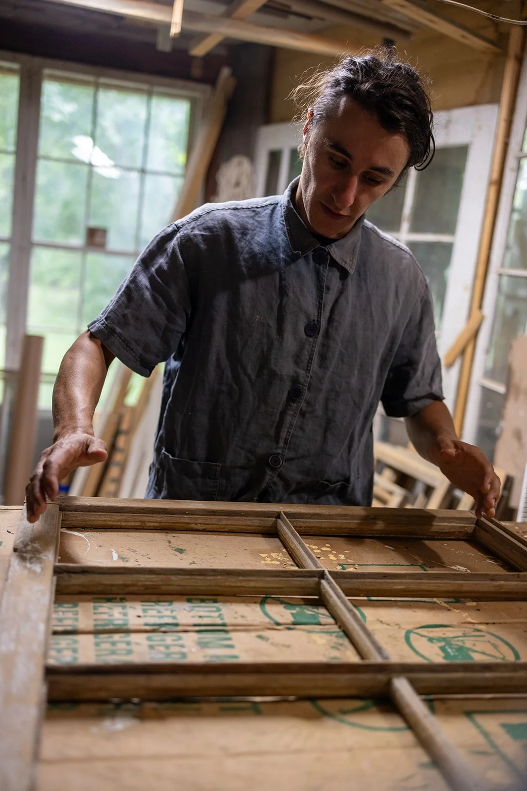 Expert historic window restoration for distinguished Northern homes. A refined alternative to full replacement, preserving original craftsmanship and architectural integrity. Trusted by landmark properties, including the Burnham Tavern.