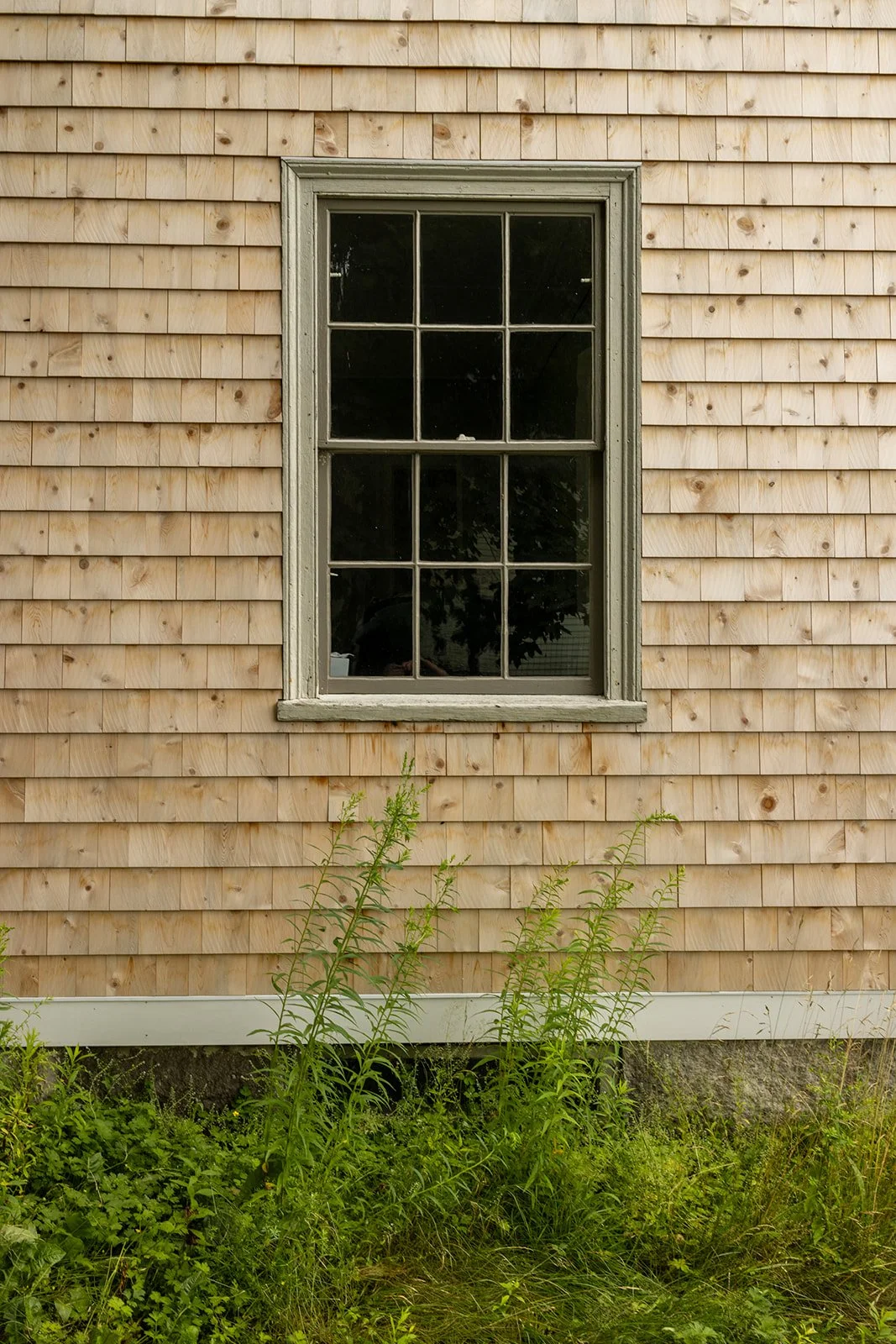 Expert historic window restoration for distinguished Northern homes. A refined alternative to full replacement, preserving original craftsmanship and architectural integrity. Trusted by landmark properties, including the Burnham Tavern.
