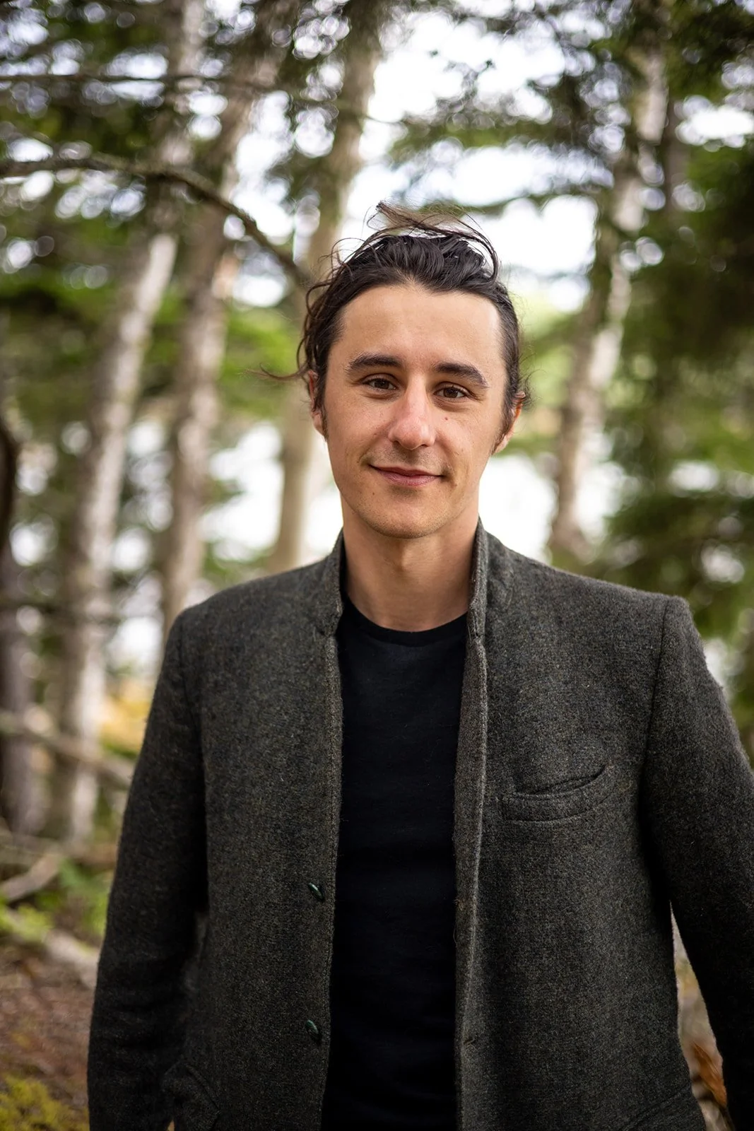 Expert historic window restoration for distinguished Northern homes. A refined alternative to full replacement, preserving original craftsmanship and architectural integrity. Trusted by landmark properties, including the Burnham Tavern.