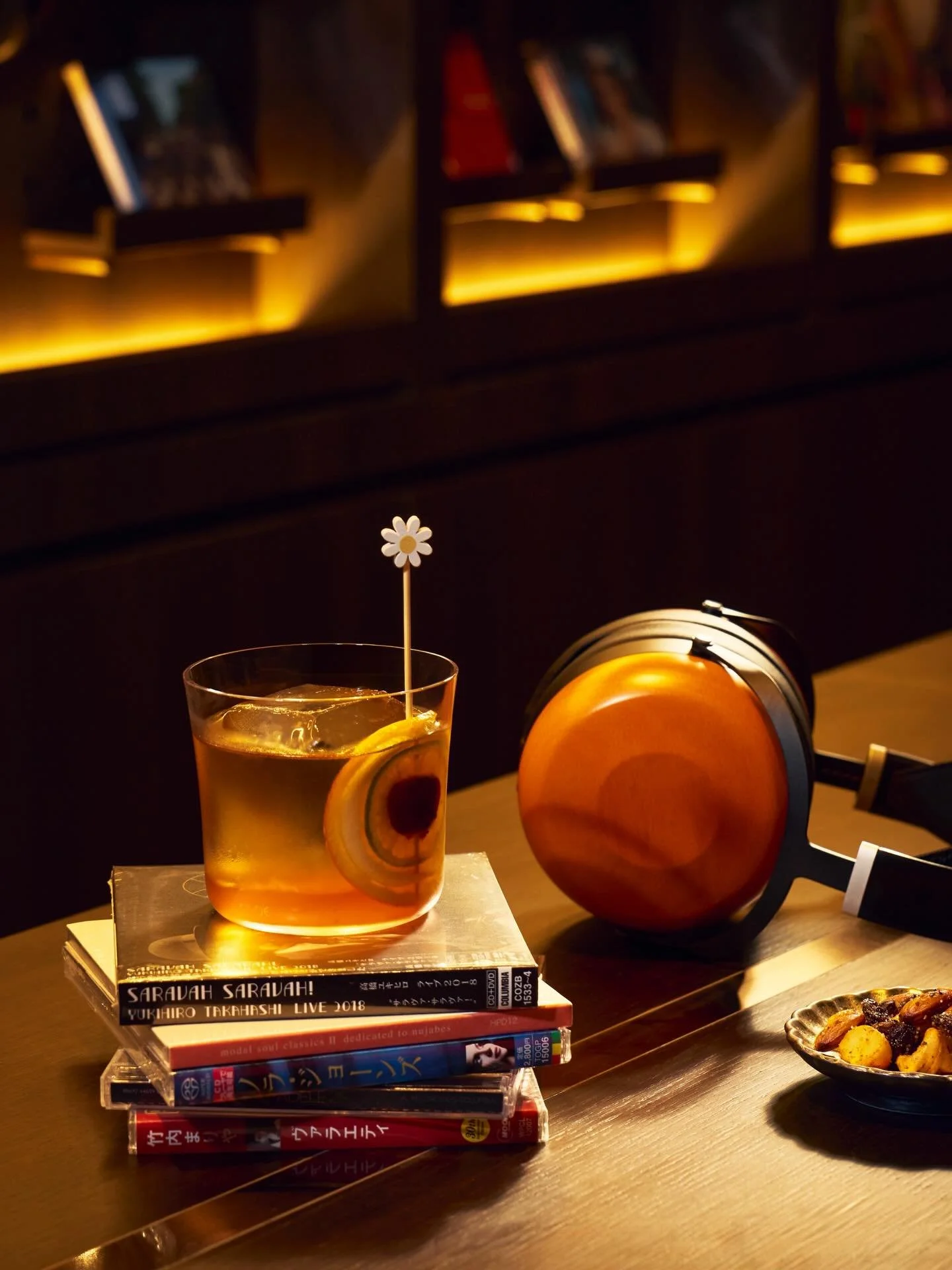 𝗛𝗔𝗥𝗠𝗢𝗡𝗬 𝗢𝗟𝗗 𝗙𝗔𝗦𝗛𝗜𝗢𝗡𝗘𝗗

A smooth remix of a classic.

Delicate and floral, Hibiki Harmony Whisky forms the backbone of this cocktail, rounded off with brown sugar and Angostura bitters.

Its spirit draws from Shibuya-kei &mdash; the