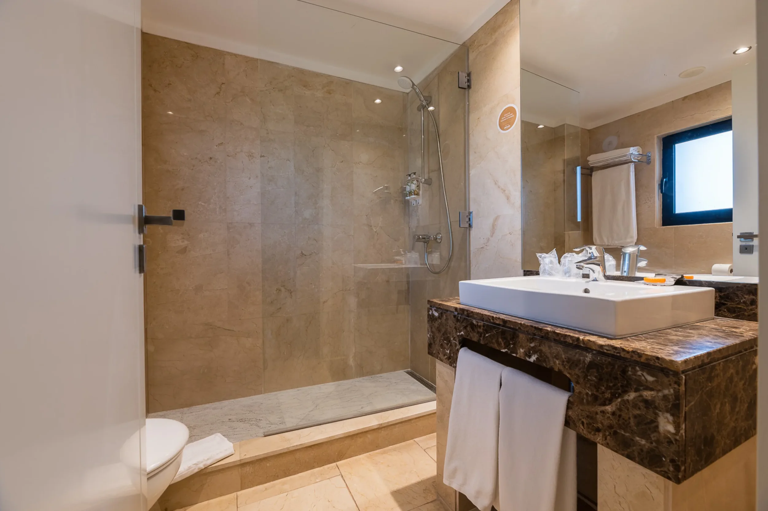 VIP hotel 3.webp
