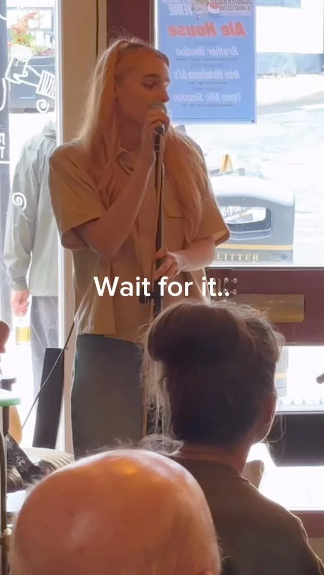 Good job he didn’t react aye 👀🤣
#musicians #clitheroe #bloopers #gonewrong #duoact #shallowcover