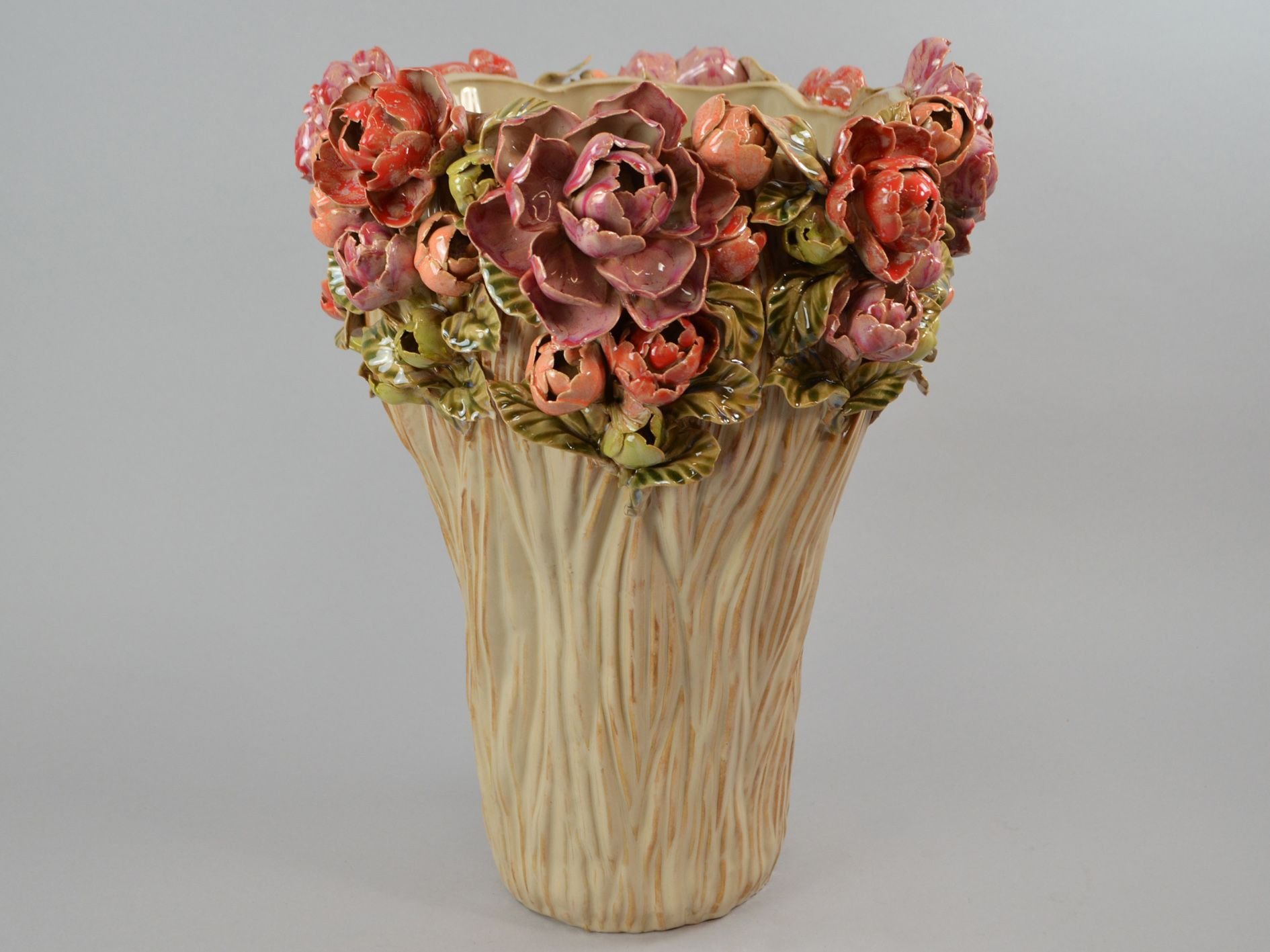 Keramik-Vase  Rosenblüten-Ornament
