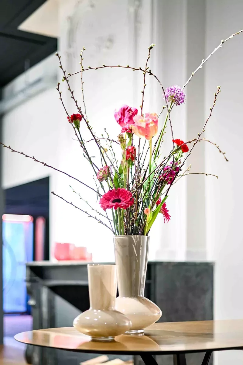 DutZ_loflo_vase_taupe_1.webp