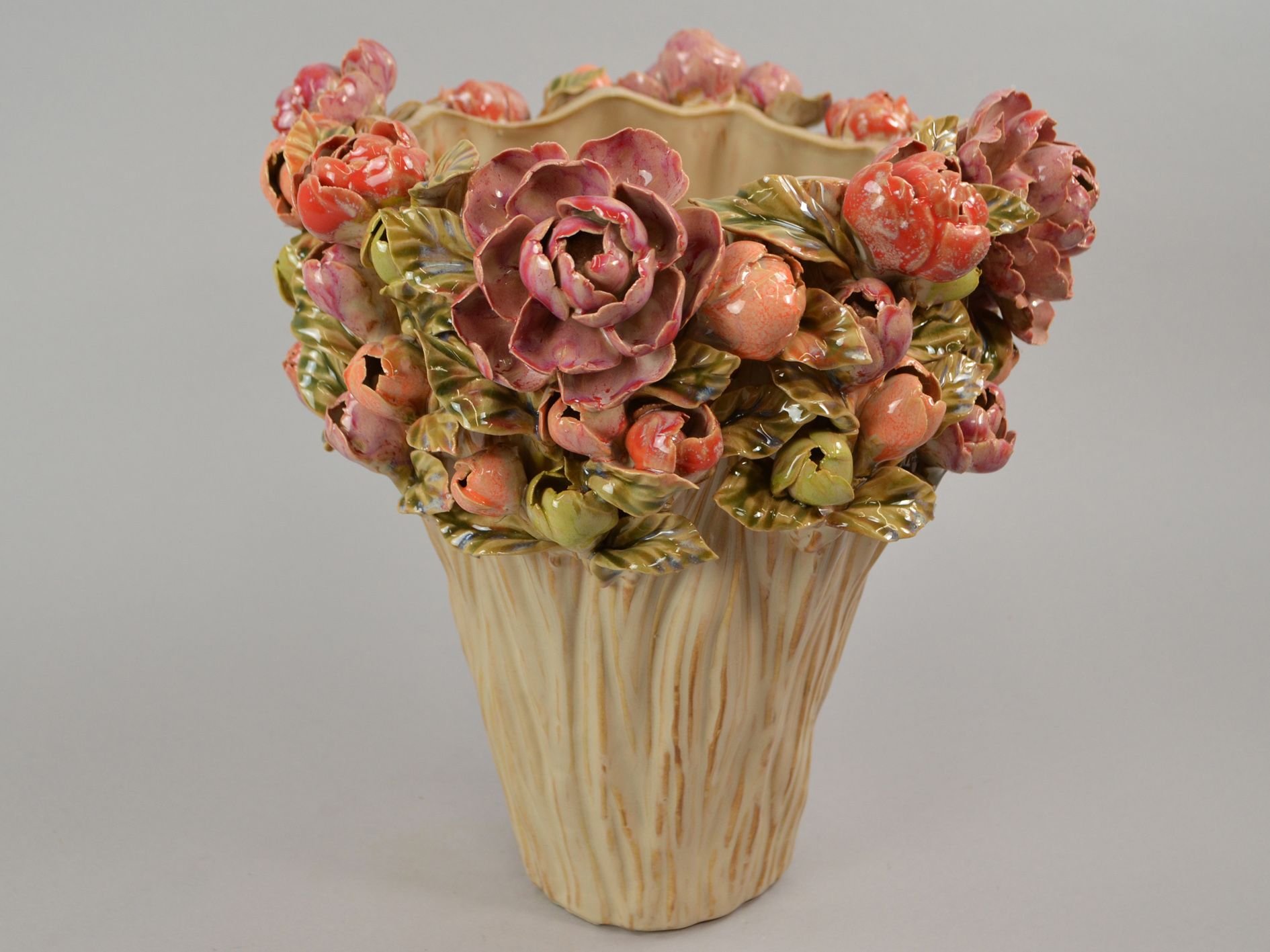 Keramik-Vase  Rosenblüten-Ornament