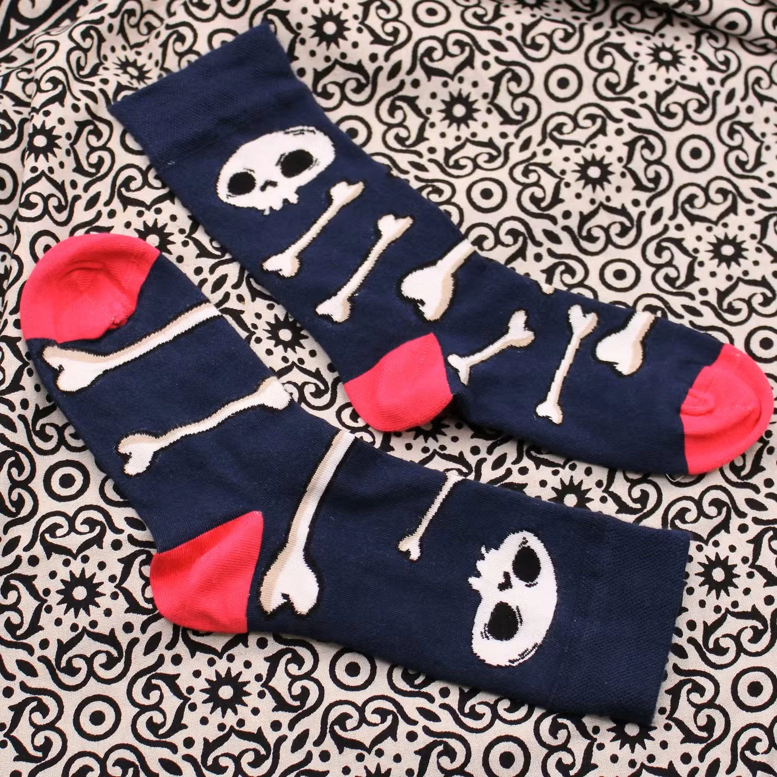 Hop Hare Bamboo Socks SM - Skulls and Bones 2.jpg