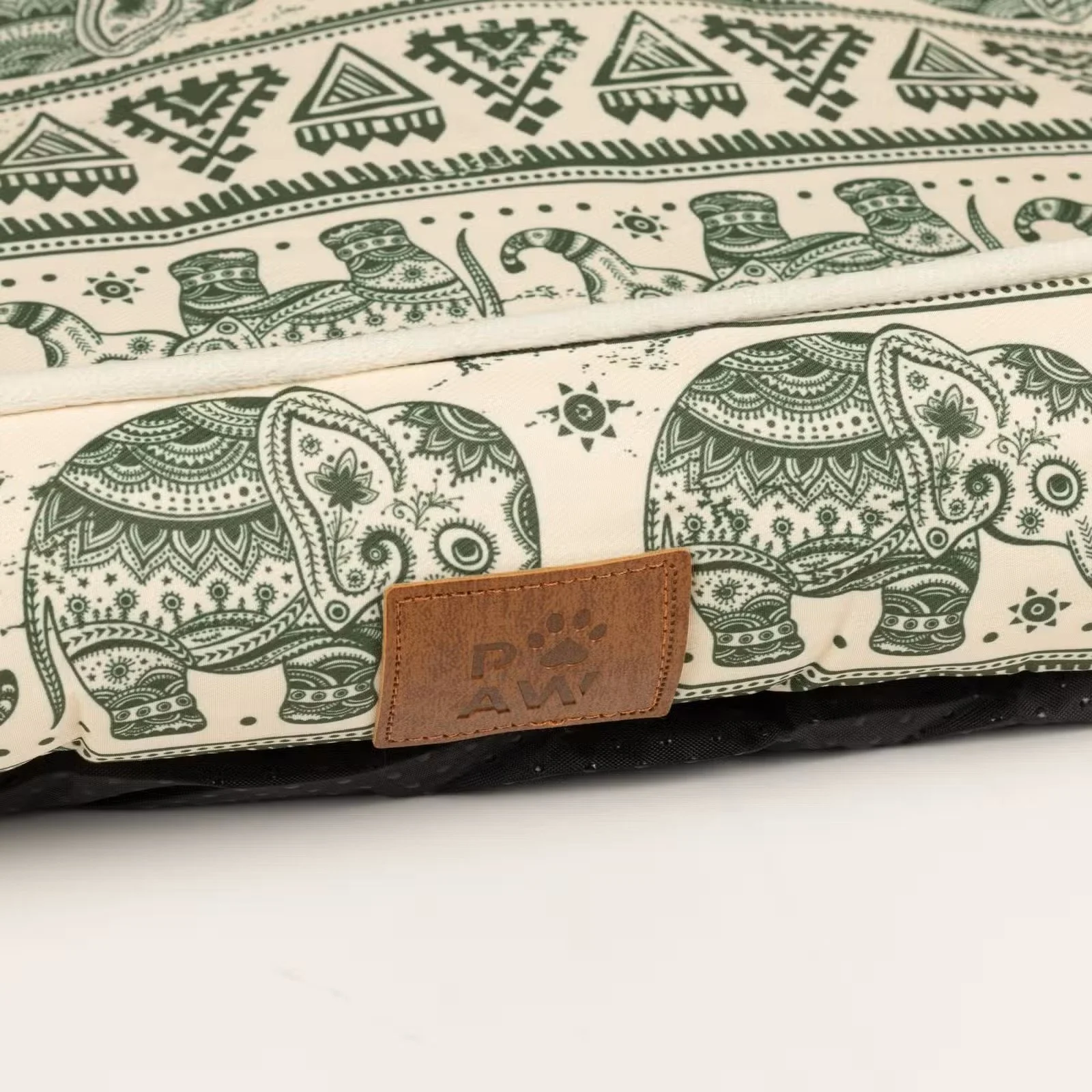 PAW Bed – Lucky Elephant – Green – 60 × 50 × 14cm 4.jpg