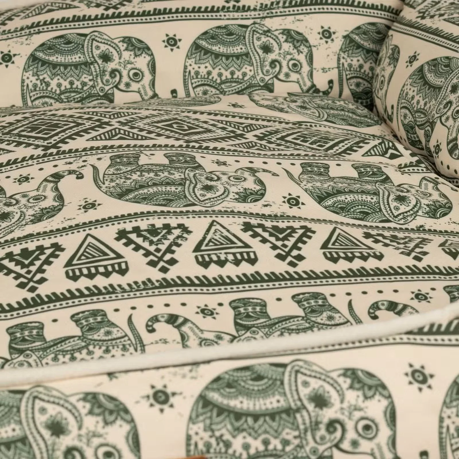 PAW Bed – Lucky Elephant – Green – 60 × 50 × 14cm 5.jpg