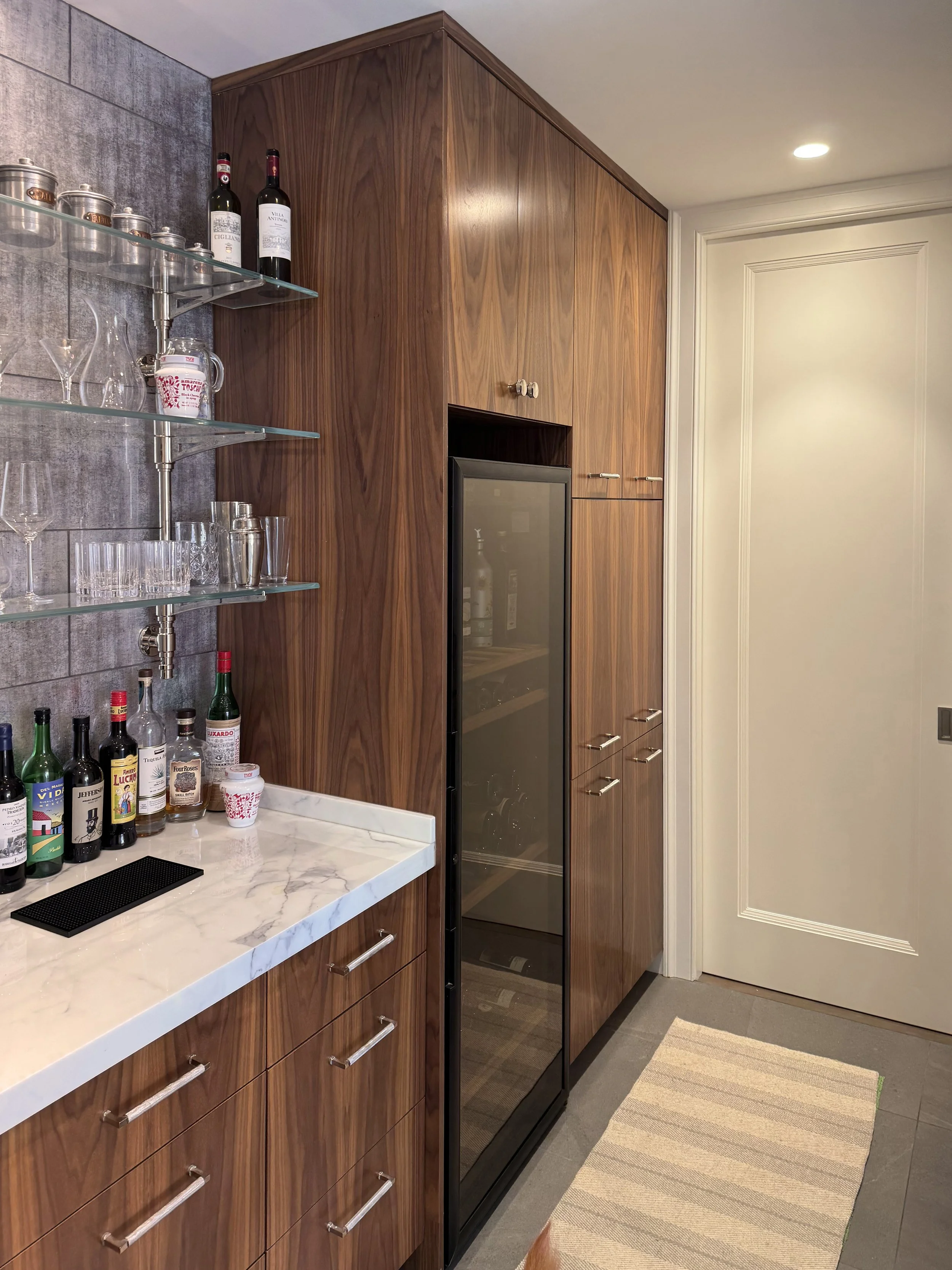 Kitchen bar and pantry..jpg