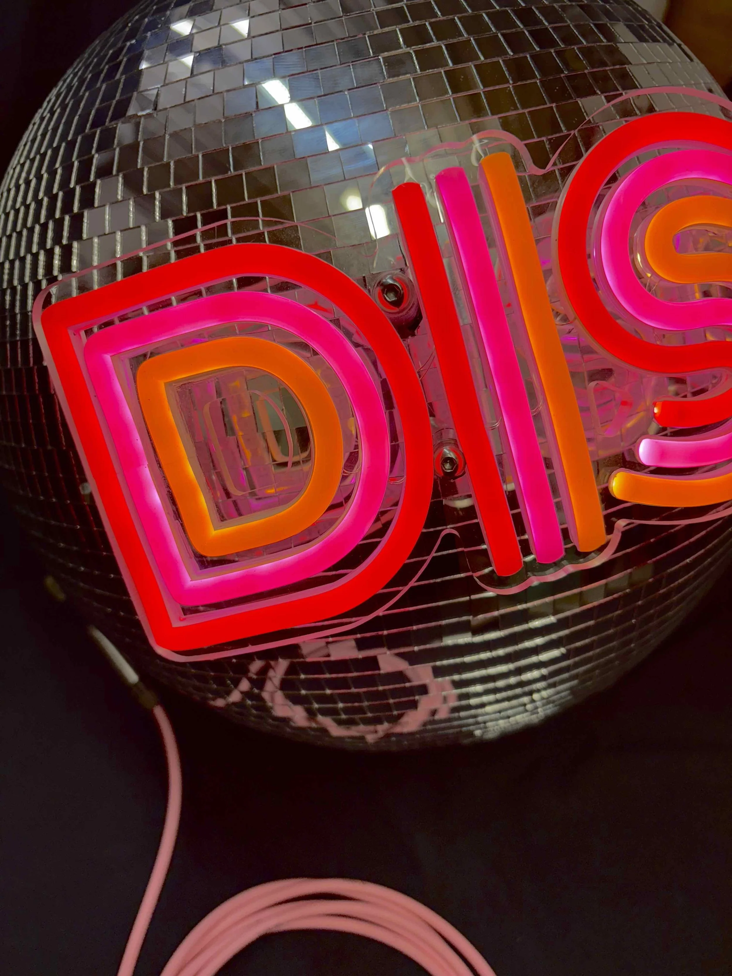 boogie-light-disco-ball-slogan-disco-close-up.jpg