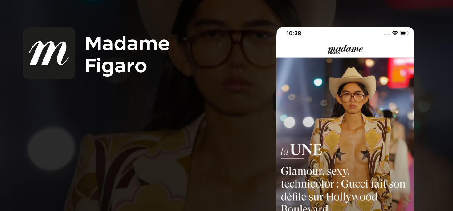 Capture d'écran d'une application ou site de magazine montrant une femme portant un chapeau blanc, vêtue d'une tenue avec un motif coloré, et portant des lunettes, lors d'un défilé de mode à Hollywood Boulevard.
