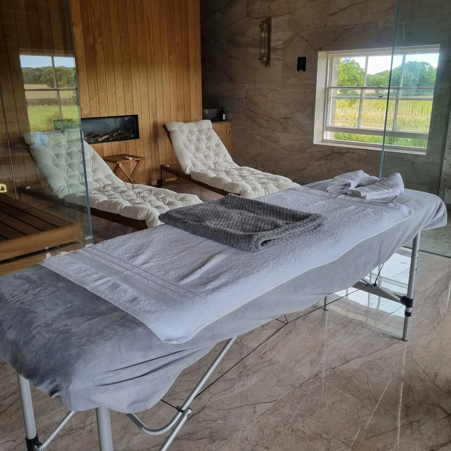Absolutely stunning location to be massaging in today for a family get together.
.
#massage #massagetherapy #massagetherapist #mobilemassage #norfolk #suffolk