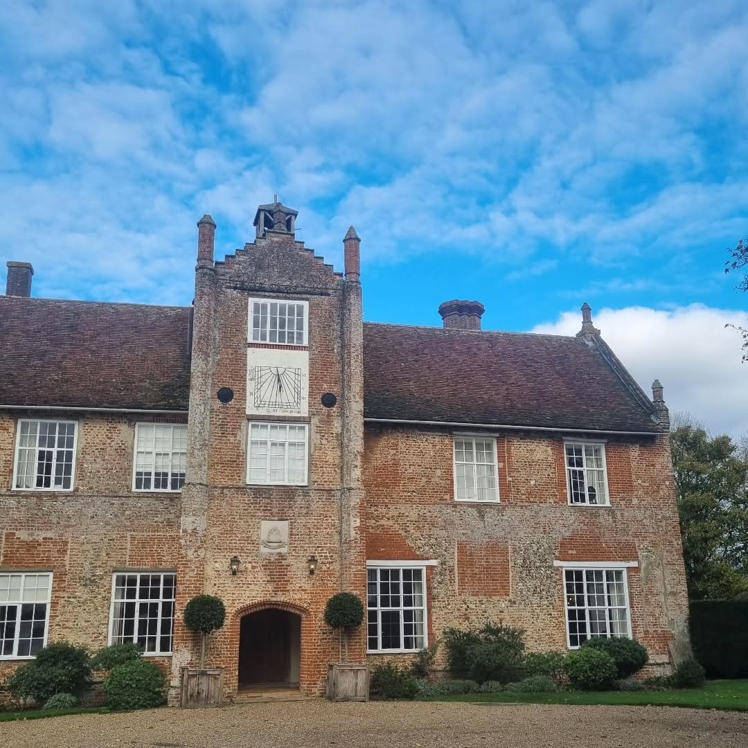 A beautiful location for a wedding this weekend.  Massages for the happy couple, family and friends the morning after. All feeling a little worse for wear. 🤣

#massage #massagetherapist #massagetherapy #mobilemassage #mobilemassagesuffolk ##manually