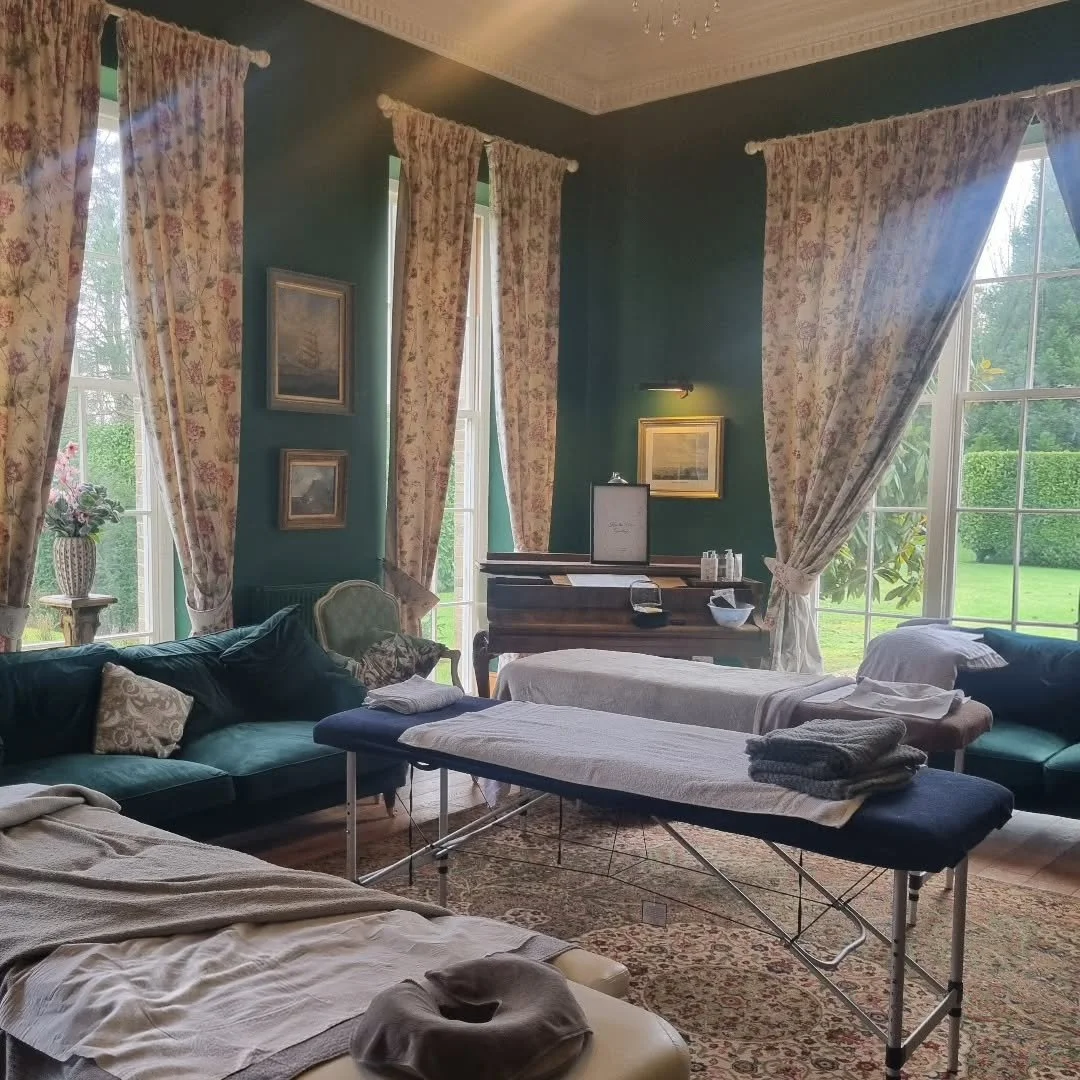 3 massage therapists. 24 women. Celebrating the upcoming wedding. A full day of massage and holistic facials followed by the hot tub and cocktails.

#massage #massagetherapist #mobilemassage #mobilemassagesuffolk #mobilemassagenorfolk