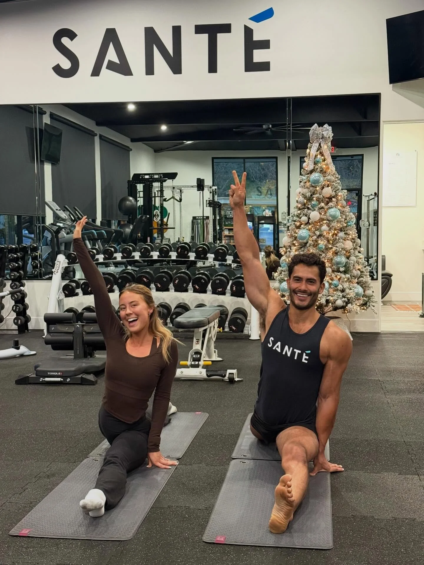 Happy wife, happy splits! Wishing you an amazing holiday season 🎄

#MobilityWork #Commitment #LifePartners